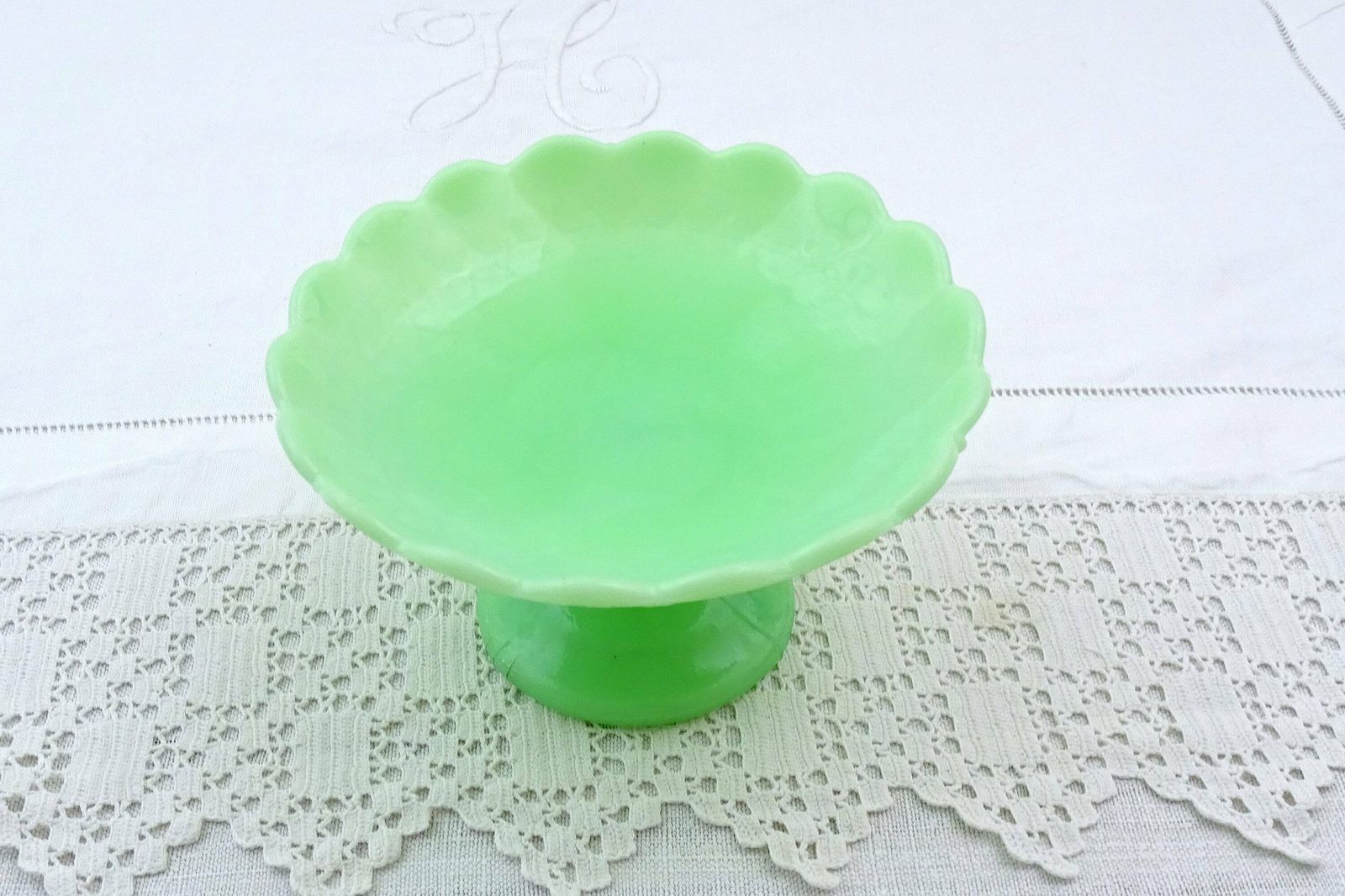 Small Antique French Jadeite Opaline Glass Footed Pedestal Ring Dish, Vintage Molded Pressed Green Milk Glass Comport Bowl From France photo Home Decor