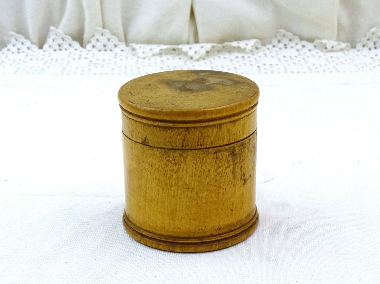 Antique French Turned Wooden Round Box, Retro Treen Box Made Of Wood From France, Brocante Country Farmhouse Flea Market Home Decor