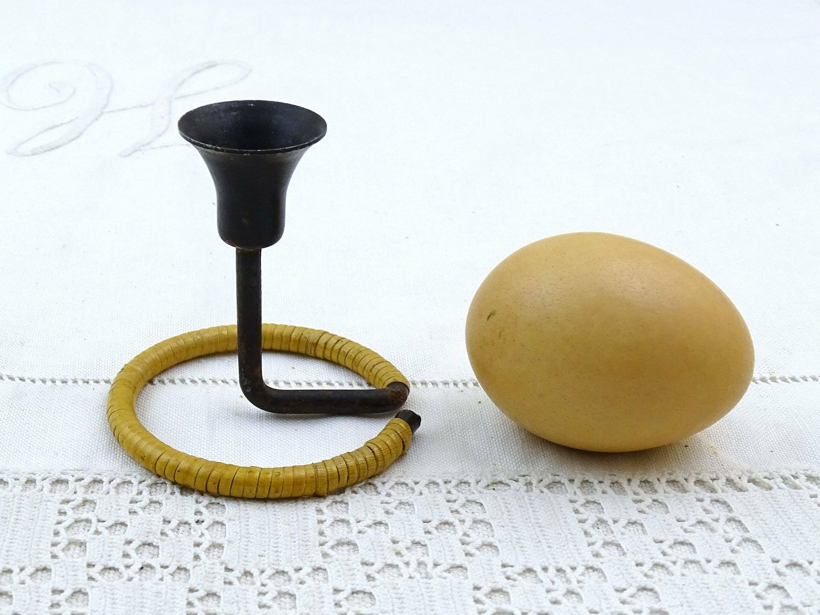Paar Vintage Mid Century Jaren 1950 Deense Ontwerper Laurids Lonborg Kandelaars Van Gesmeed Geblakerd Staal En Gevlochten Natuurlijke Raffia photo Woonaccessoires