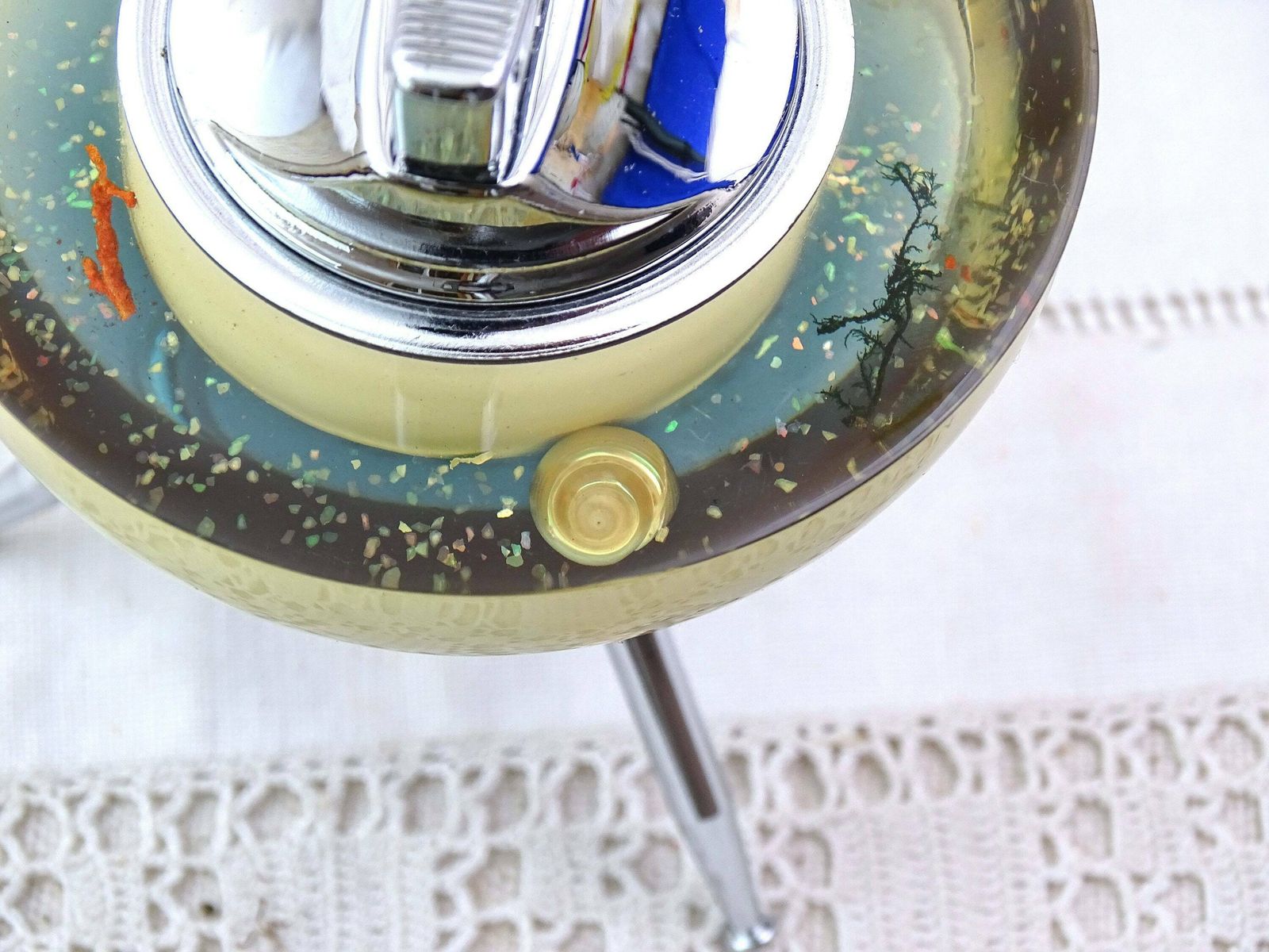 Vintage Mid Century Atomic Unused Resin Roble Table Lighter With Ocean Sea Shells And Original Box, Retro 1960s Space Age Ufo Smoking Light photo for sale