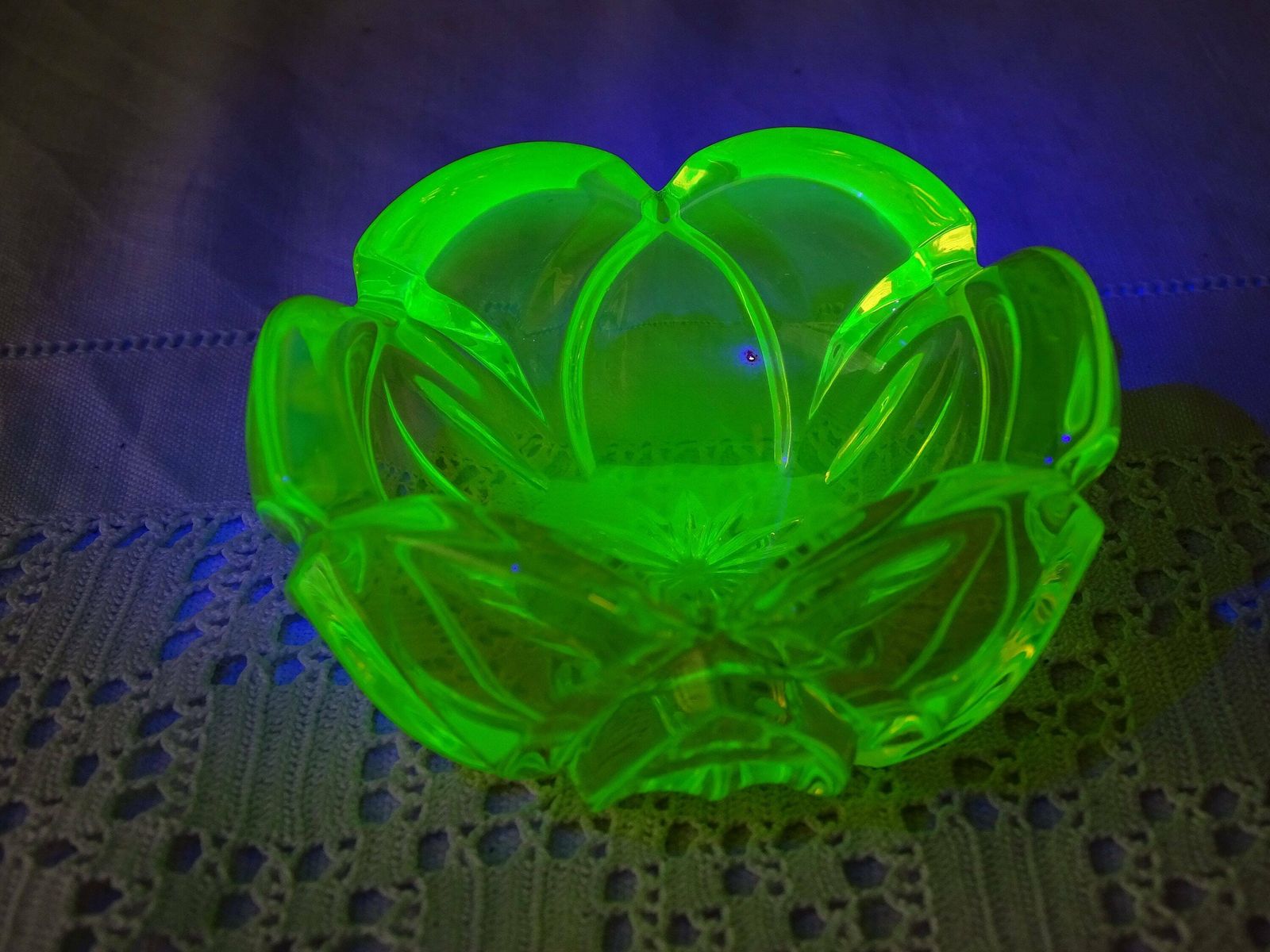 Small Antique Uranium Crystal Glass Trinket Round Dish, Retro Green Yellow Glassware Condiment Accessory From France, Glowing Glass Curio photo Home Decor