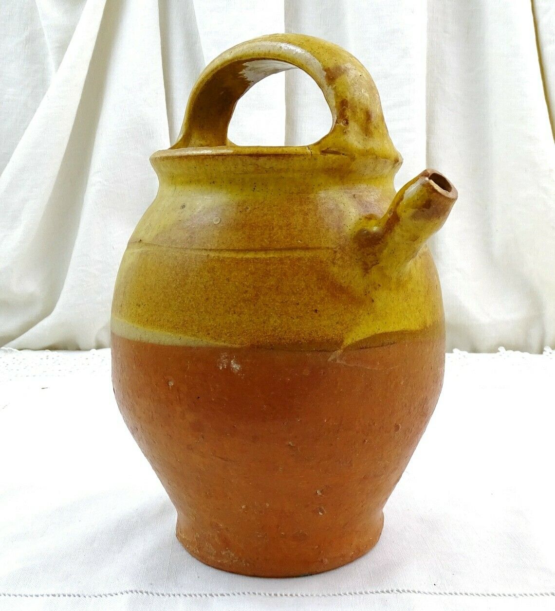 Antieke Franse Aardewerken Geglazuurde Waterkan Met Bovenhengsel – Retro Aardewerk Gargoulette Uit Frankrijk, Landelijke Stijl photo for sale