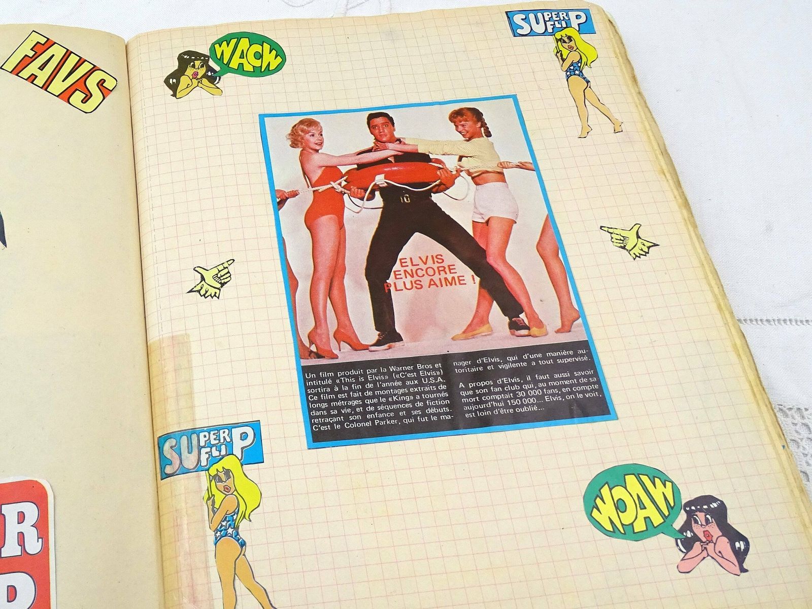 Scrapbook vintage français fait main, Elvis Presley et James Dean, collage rétro unique de coupures de presse, ancienne collection photo for sale