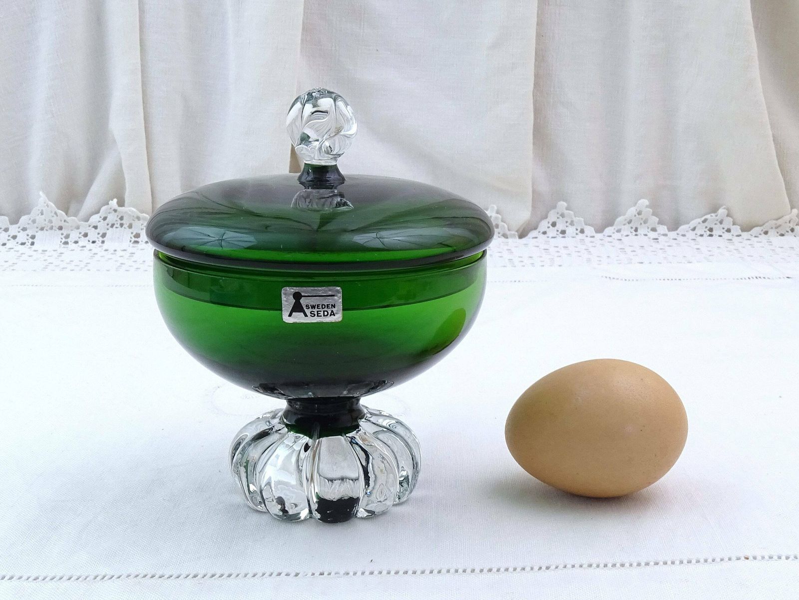 Vintage Scandinavian Mid Century Modern Seda Studio Glass Bonbonnier In Green And Clear Glass, Retro Studio Glass Dish With Lid From Sweden photo 69.0