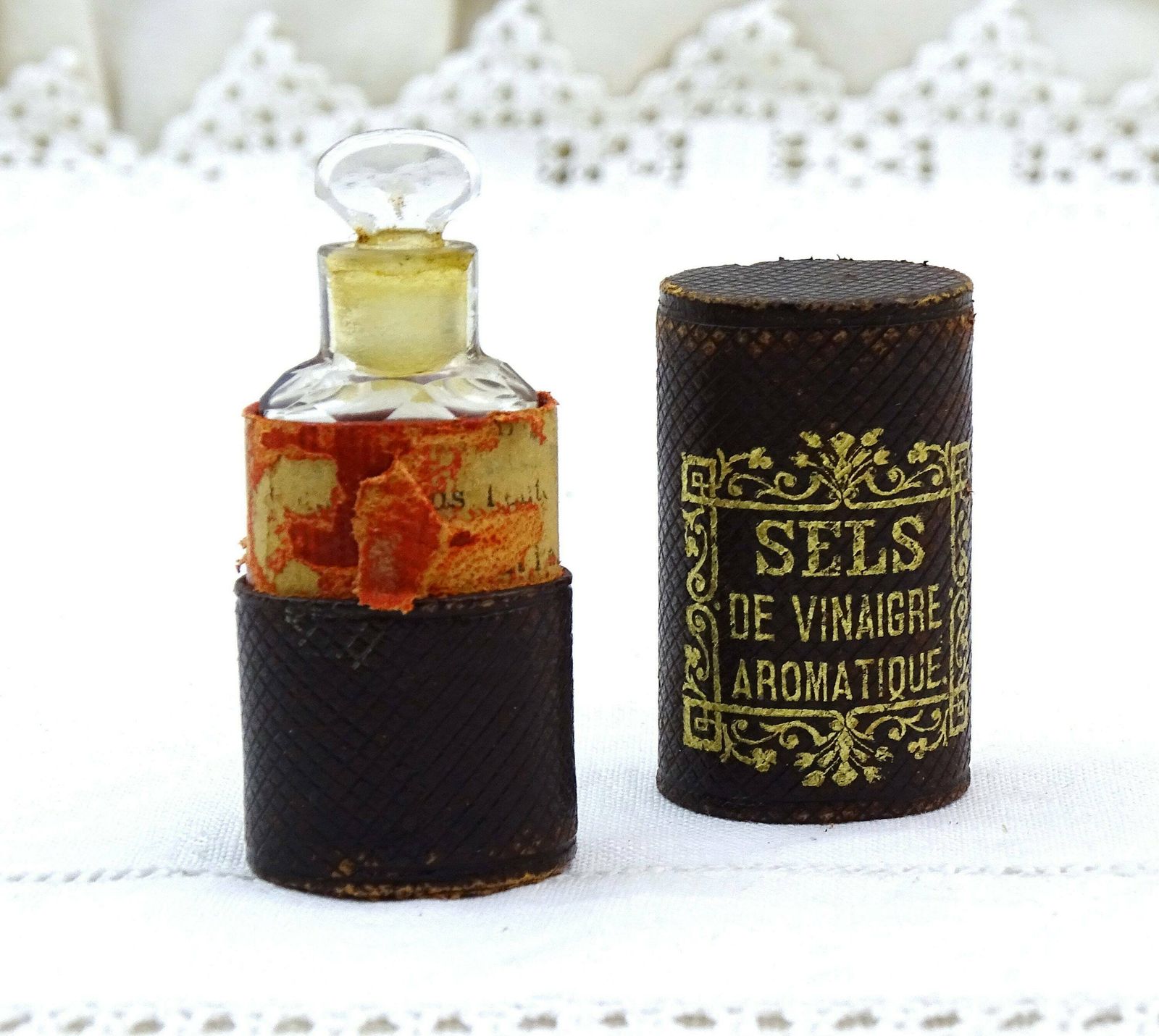 Small Antique French Smelling Salts Bottle And Holder For Sels De Vinaigre Aromatique Of Faceted Glass, Vintage Glass Scent Perfume Bottle photo vinterior