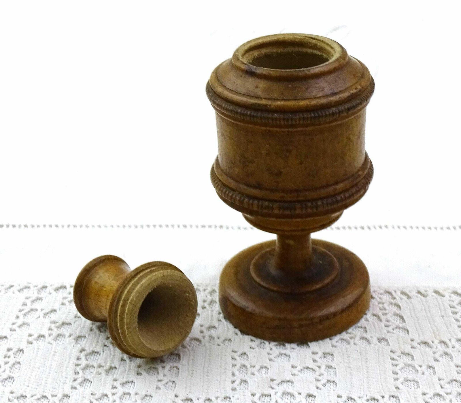 Antique French 18th Century Turned Wooden Footed Powder Shaker, Retro Primitive Treen Shaker Made Of Wood From France, Old World Folk Art photo 64.0