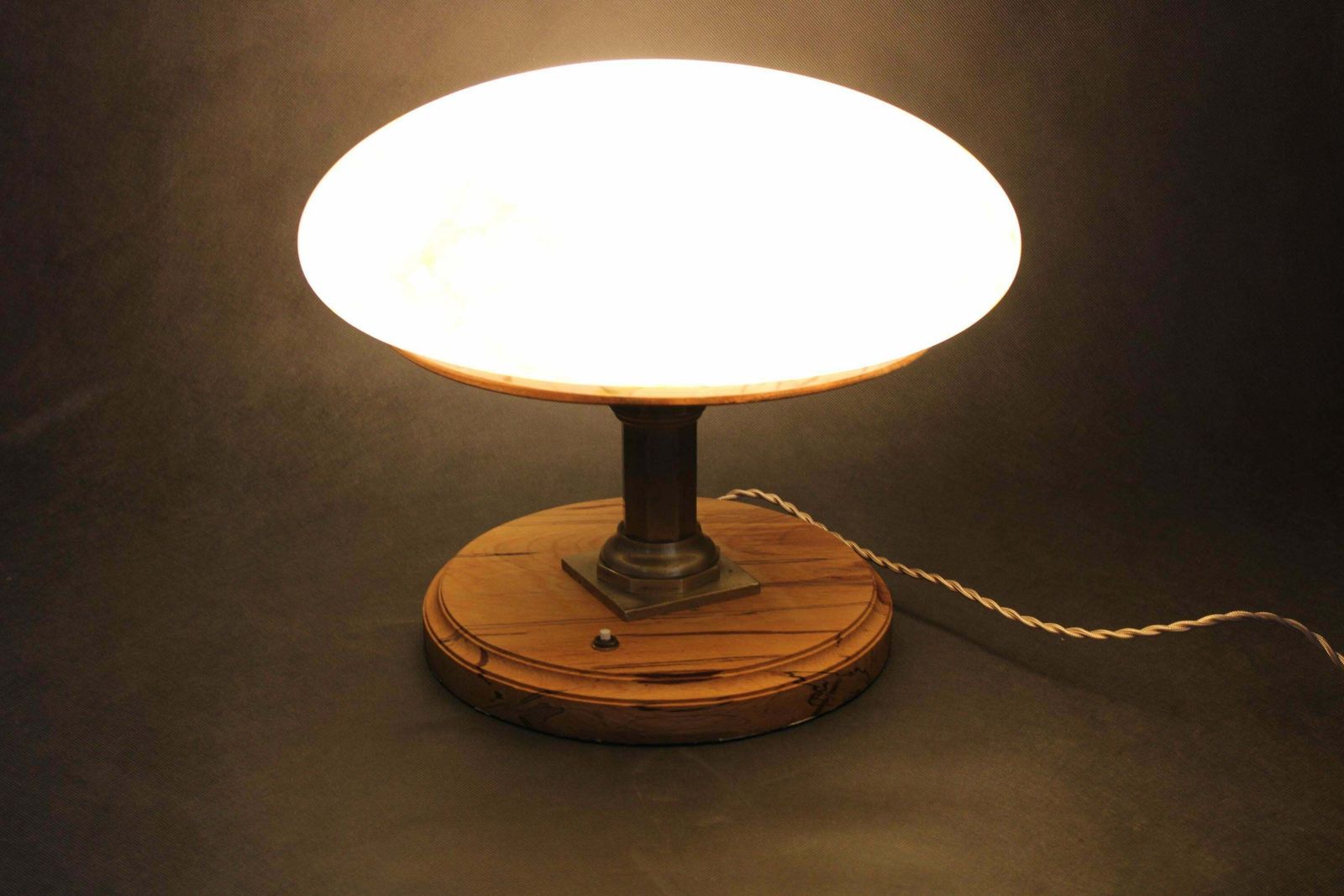 photo vinterior 1940s Restored Brass Table Lamp With Wooden Base And Glass Shade