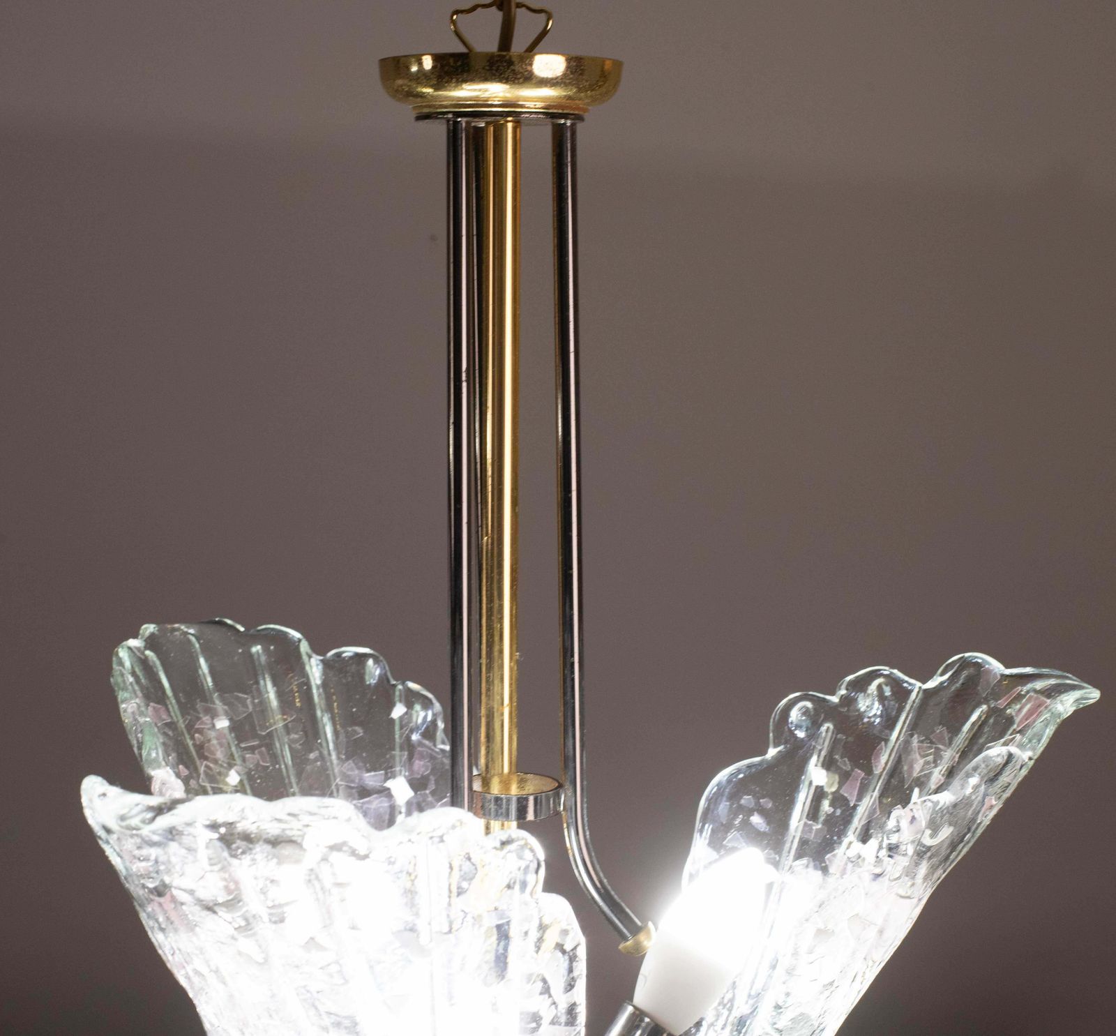 Lighting Elegant Murano Chandelier With 3 Leaves Iridescent In Murano Glass photo