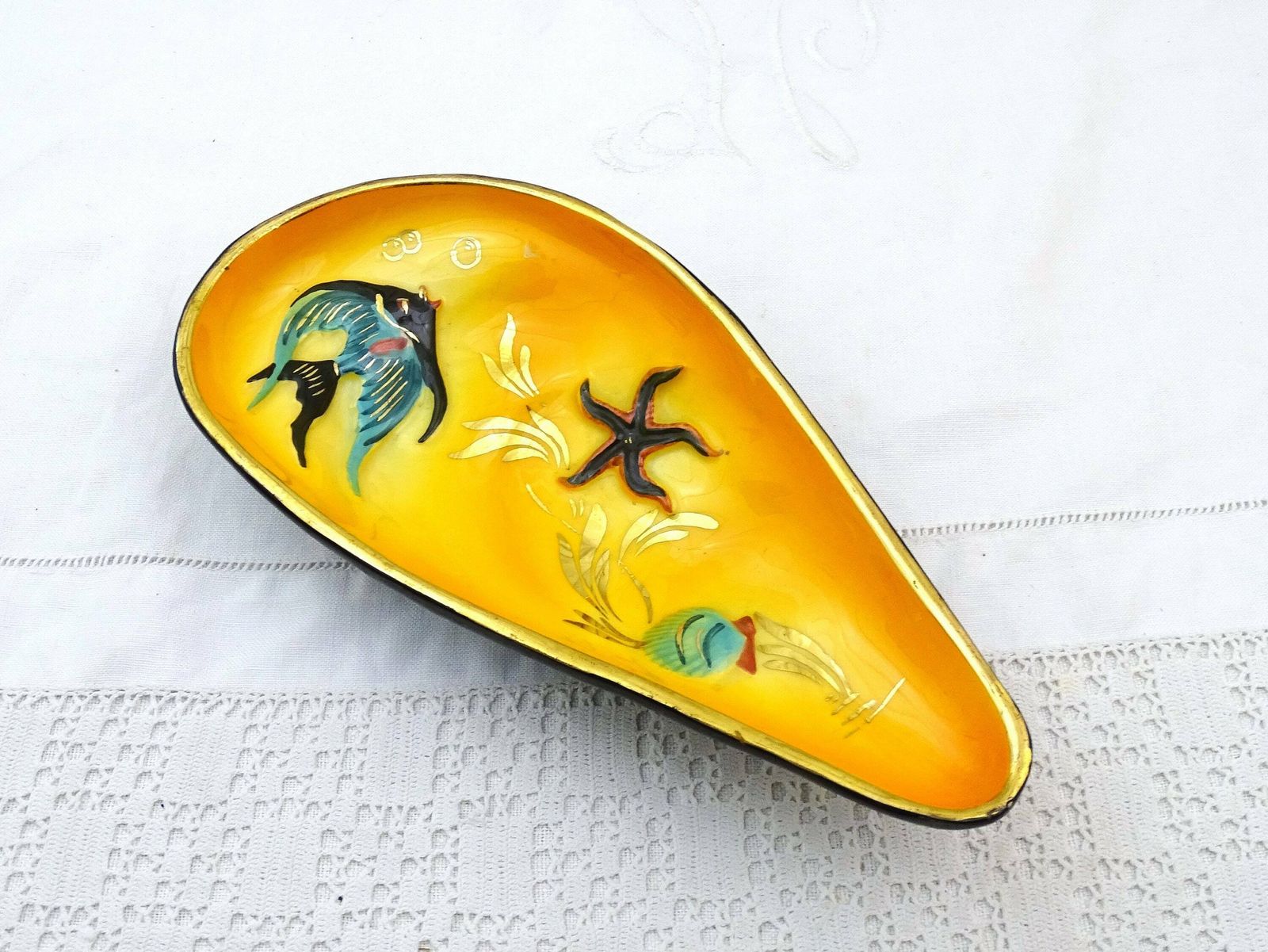 Vintage Mid Century Cerazur Monaco Oyster Shaped Vide Poche With Exotic Fish In Bright Yellow And Black On 3 Legs, Retro 1950s Trinket Dish photo Home Decor