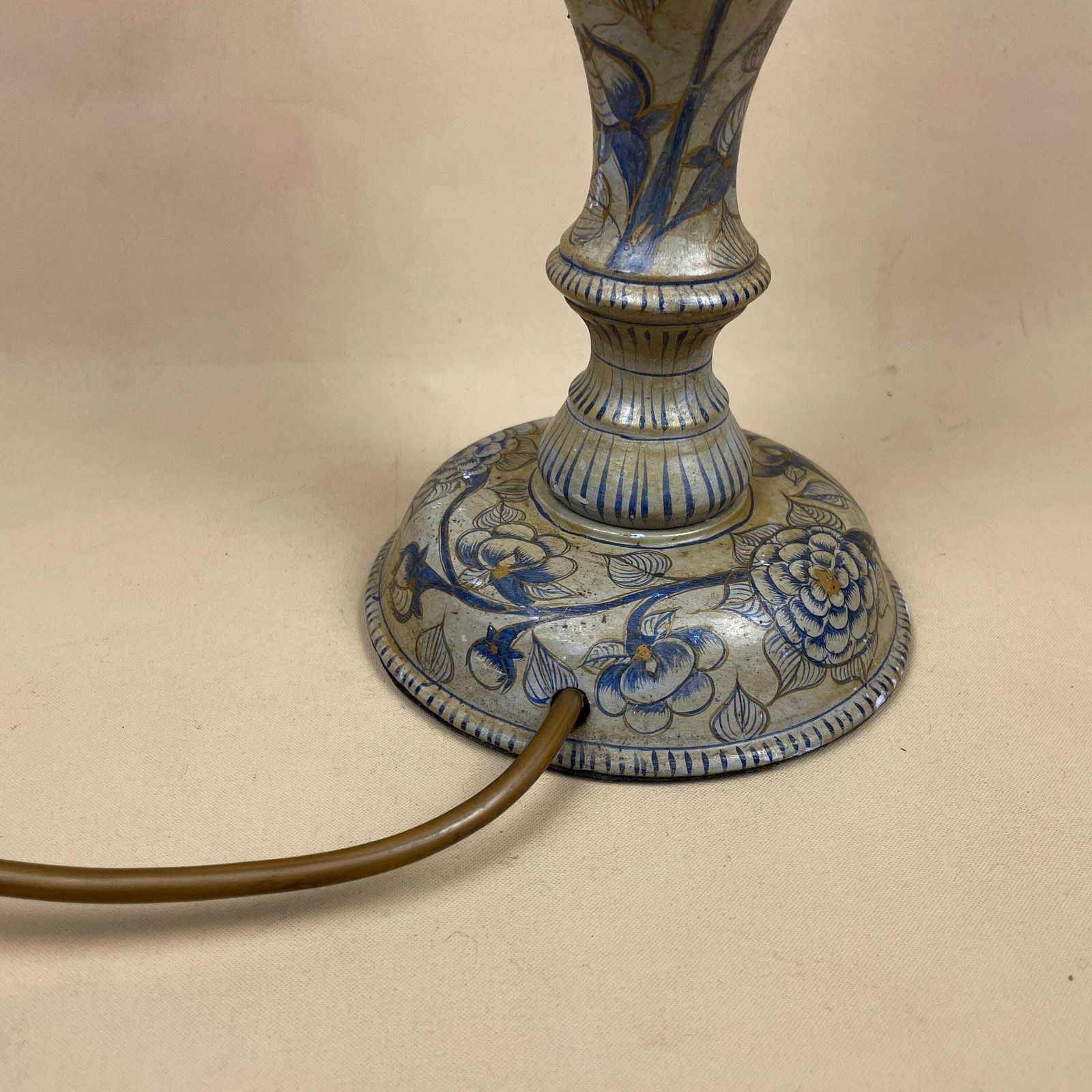 Antique Hand Painted Floral Wooden Lamp Light Bedside Side Table Desk Column Round Base Vintage Farmhouse Cottage Decor Wood Flower Pattern photo vinterior