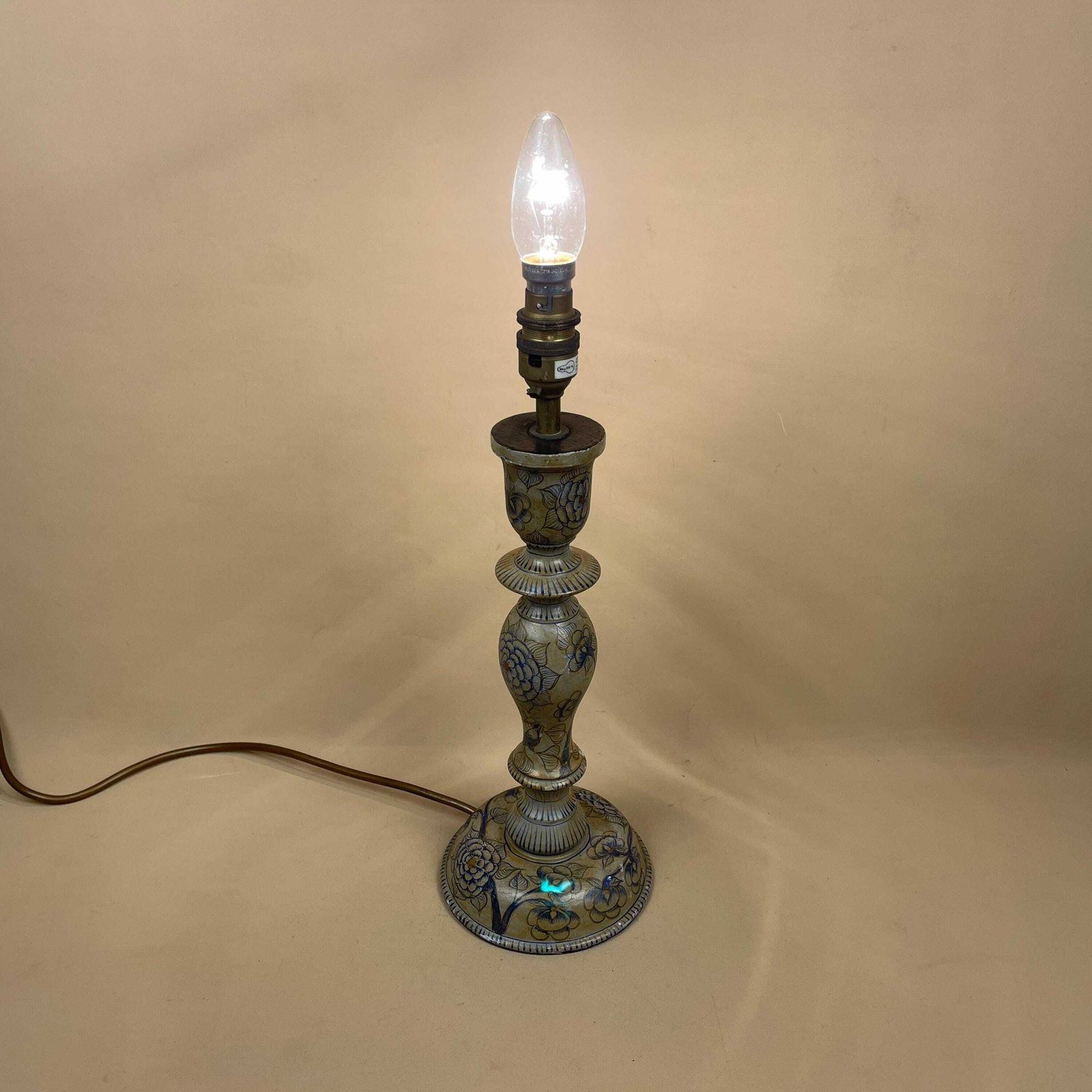 photo furniture Antique Hand Painted Floral Wooden Lamp Light Bedside Side Table Desk Column Round Base Vintage Farmhouse Cottage Decor Wood Flower Pattern