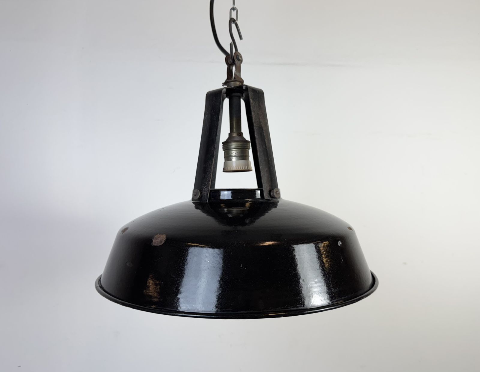 photo vintage Industrial French Black Enamel Pendant Lamp From Mazda, 1960s