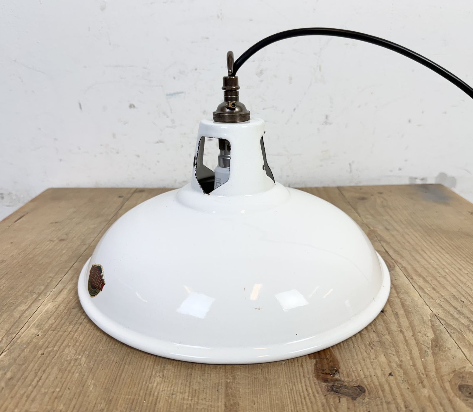 photo vinterior Industrial White Enamel Factory Pendant Lamp From Thorlux, 1960s