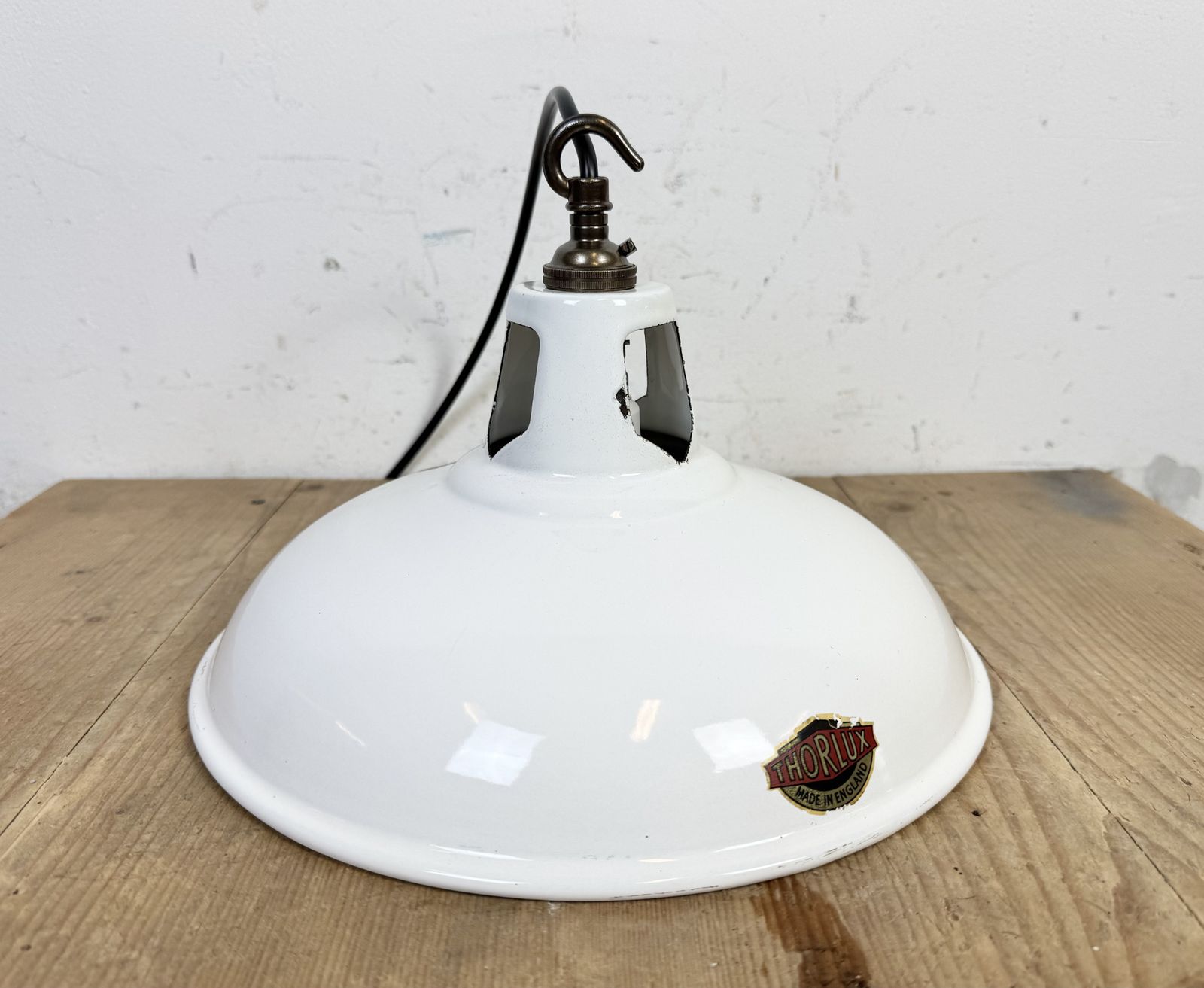 photo vintage Industrial White Enamel Factory Pendant Lamp From Thorlux, 1960s