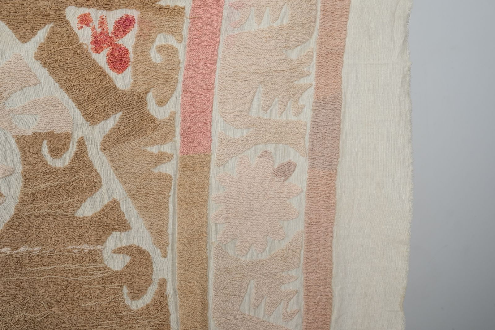 Suzani Wall Hanging Decor   Faded Tan Suzani Cloth   Uzbek Embroidery Wall Decor, Boho Bedspread, Ethnic 4'3'' X 4'4'' photo Textiles
