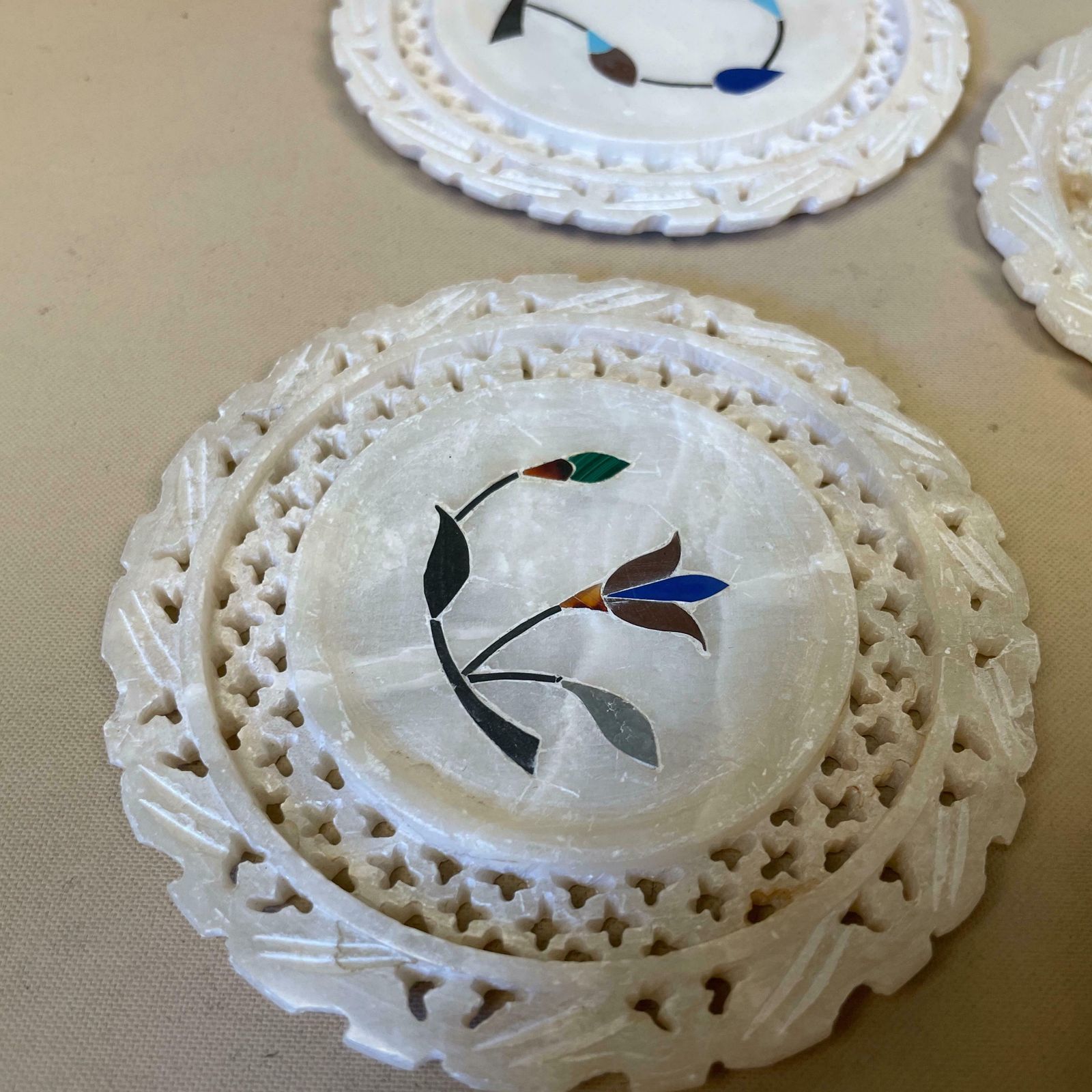 Set Of 4 Handmade Round Mother Of Pearl Coasters Mats Placemats Floral Inlay Pattern Mat Decor Decorative Pattern Circular Art Deco photo 60.0