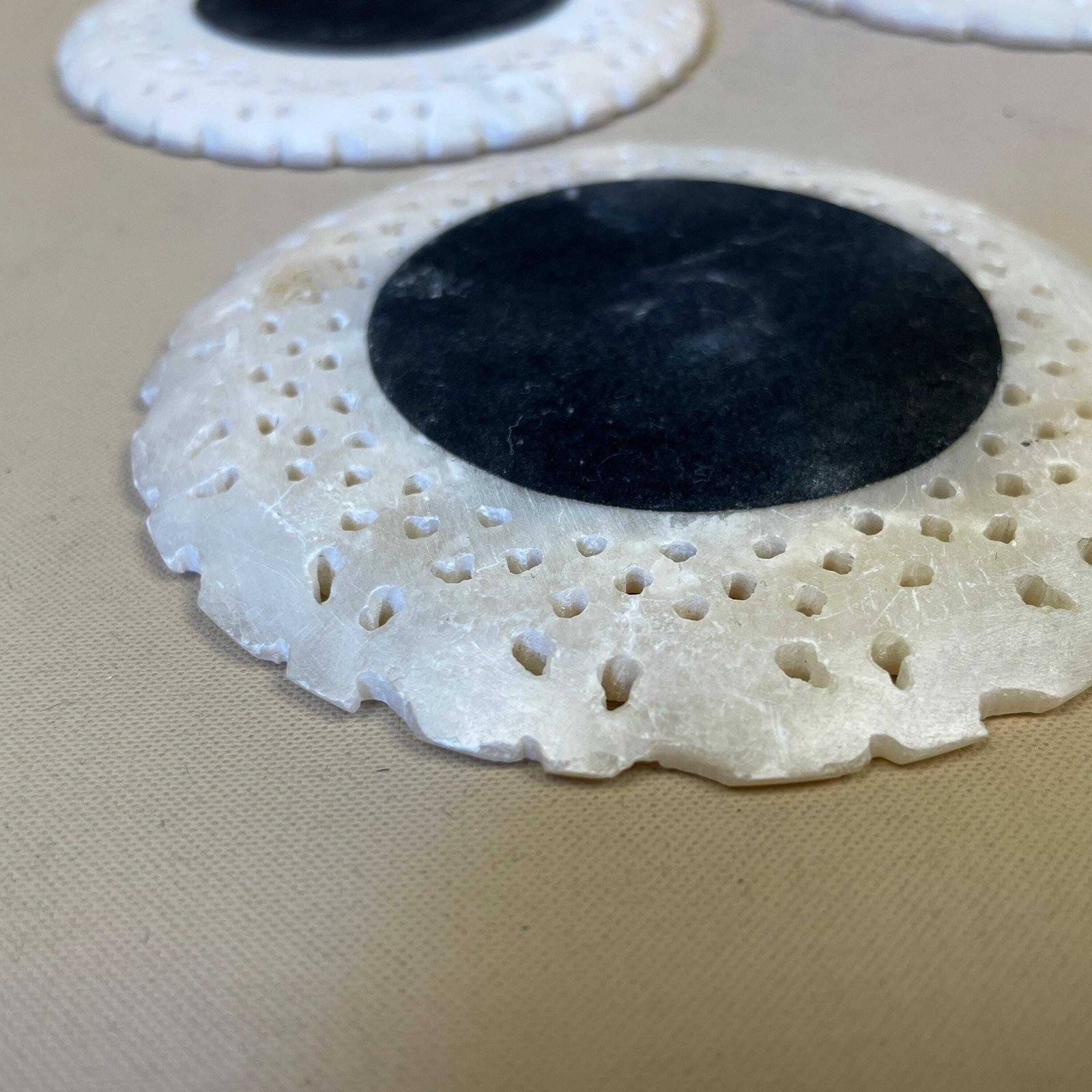 Set Of 4 Handmade Round Mother Of Pearl Coasters Mats Placemats Floral Inlay Pattern Mat Decor Decorative Pattern Circular Art Deco photo vintage