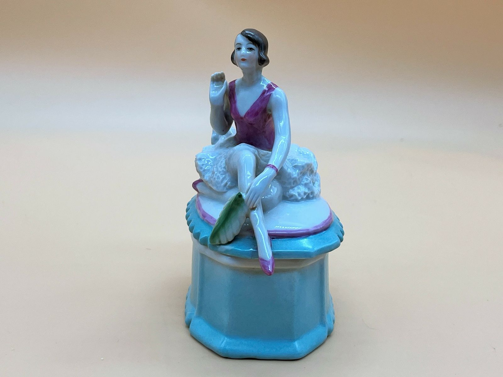 1930's Meissen Porcelain Art Deco Flapper Girl Powder Box. photo 595.0