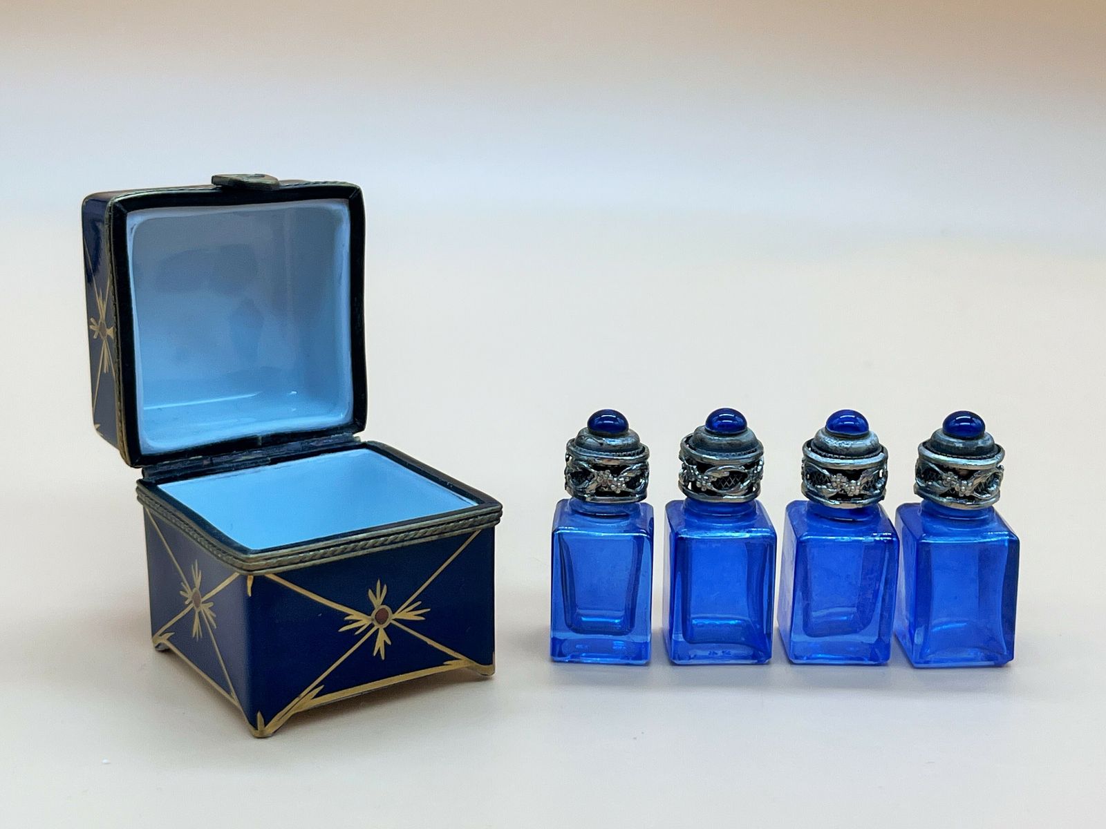 Peint Main Limoges Porcelain Cobalt Trinket Box With 4 Internal Glass Perfume Bottles. photo buy