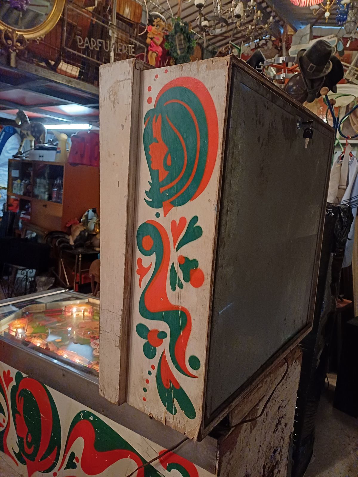 Pinball Machine Williams Honey 1972 photo furniture