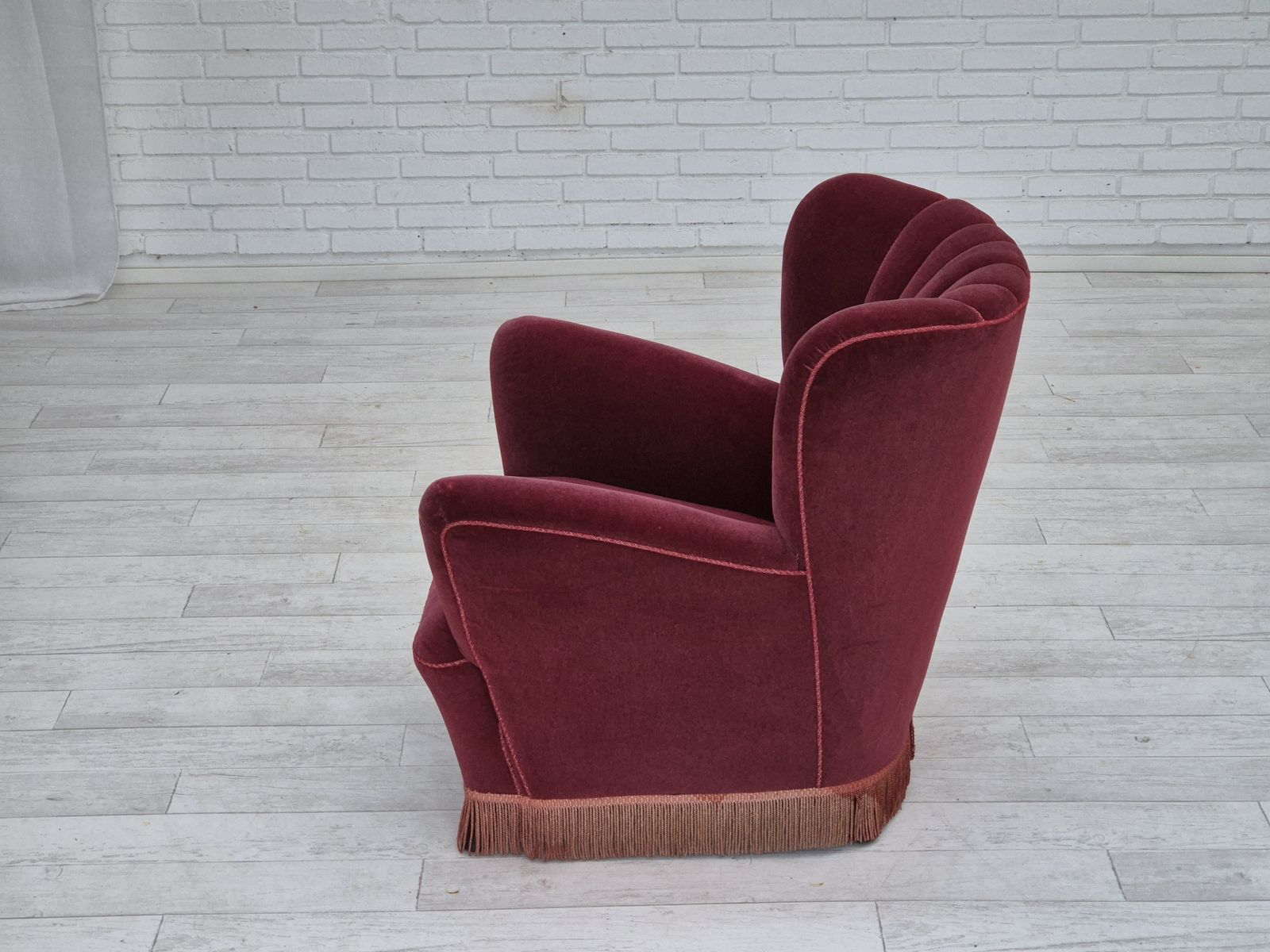 Ca. Jaren 1960, Deense Fauteuil, Ongerestaureerde Staat, Kersrood Meubelvelours. photo Meubels