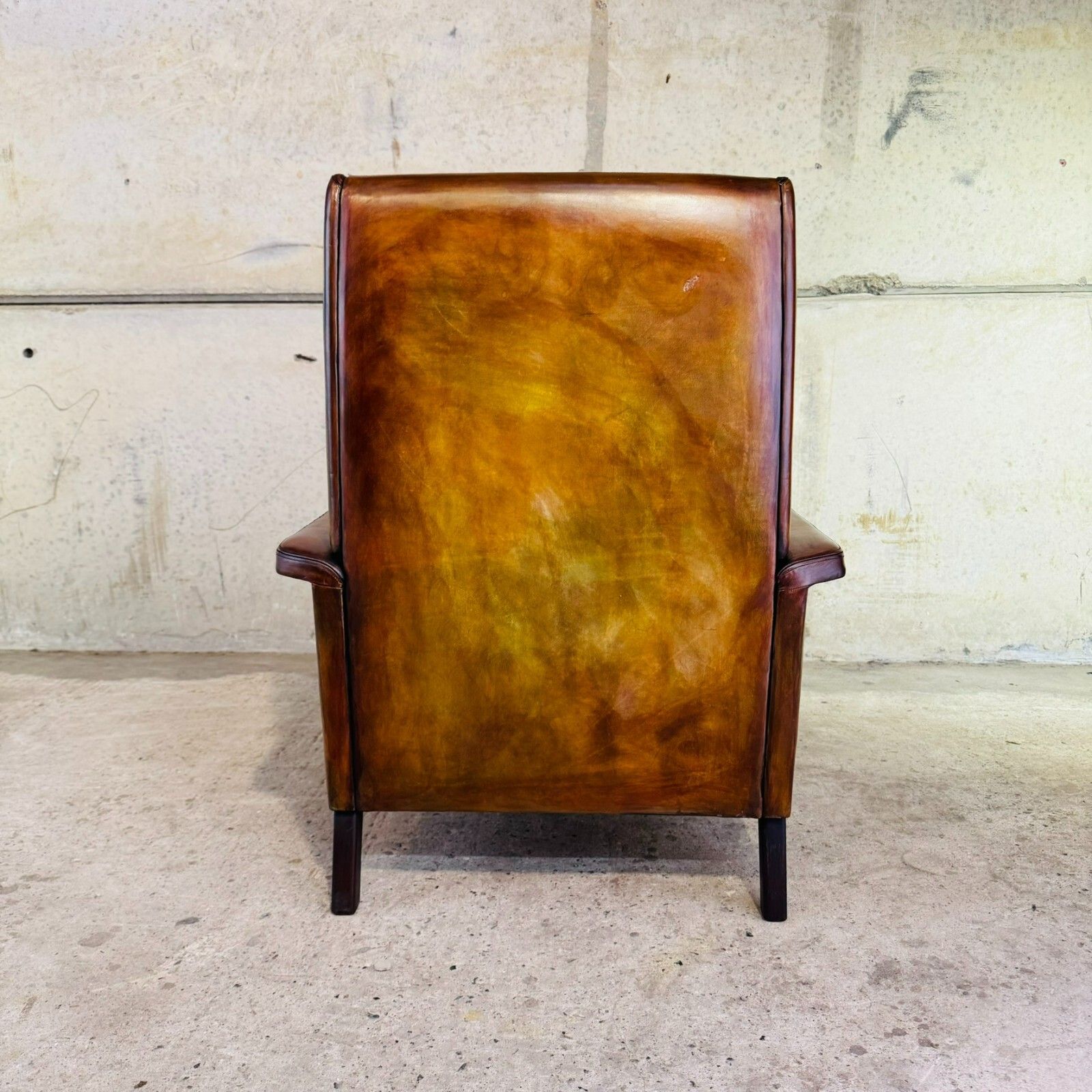 photo vinterior Vintage 70s Danish High Back Tan Leather Chair – Timeless Comfort & Style #A446