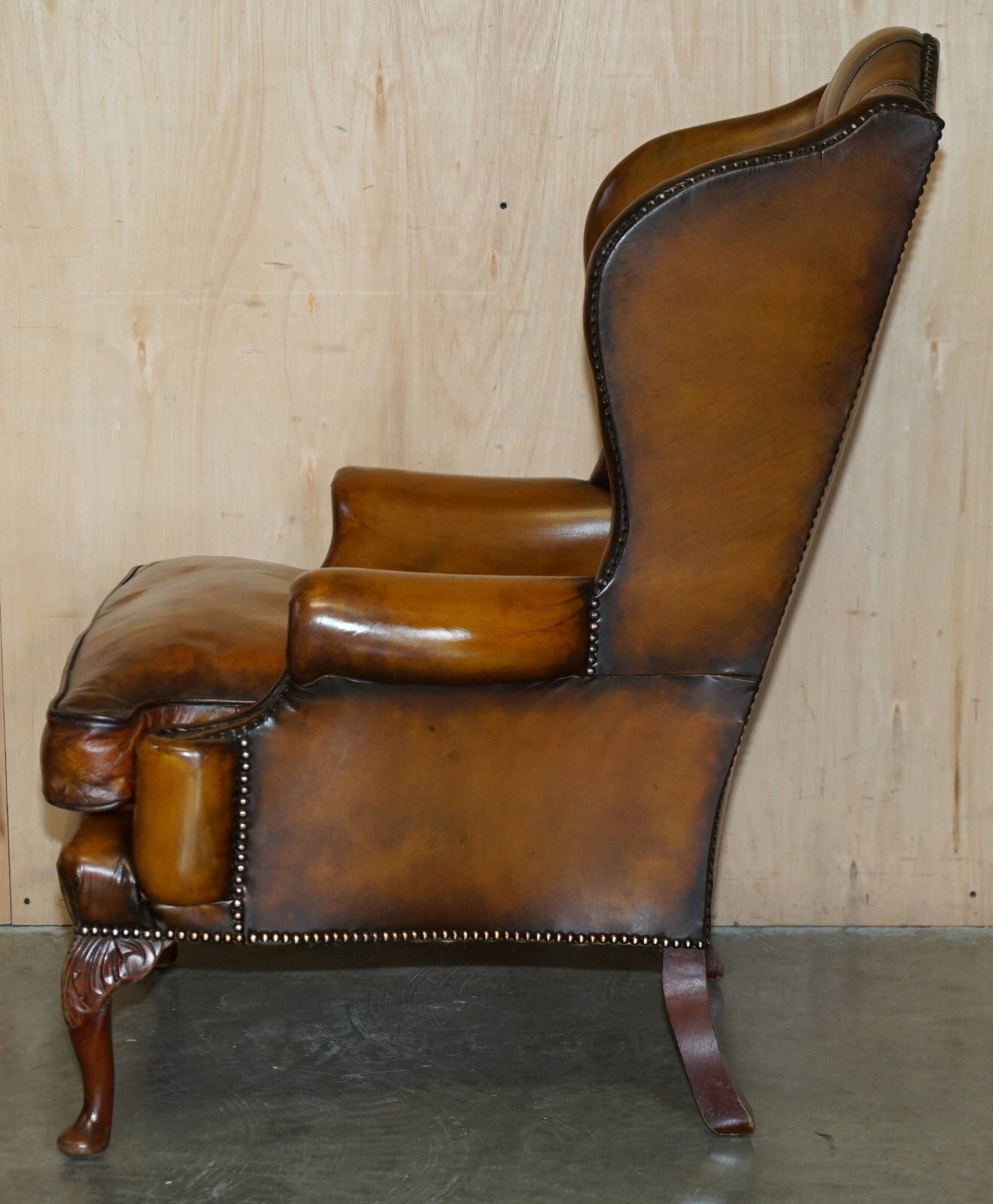 photo vintage Fine Restored William Morris Chesterfield Tufted Wingback Brown Leather Armchair