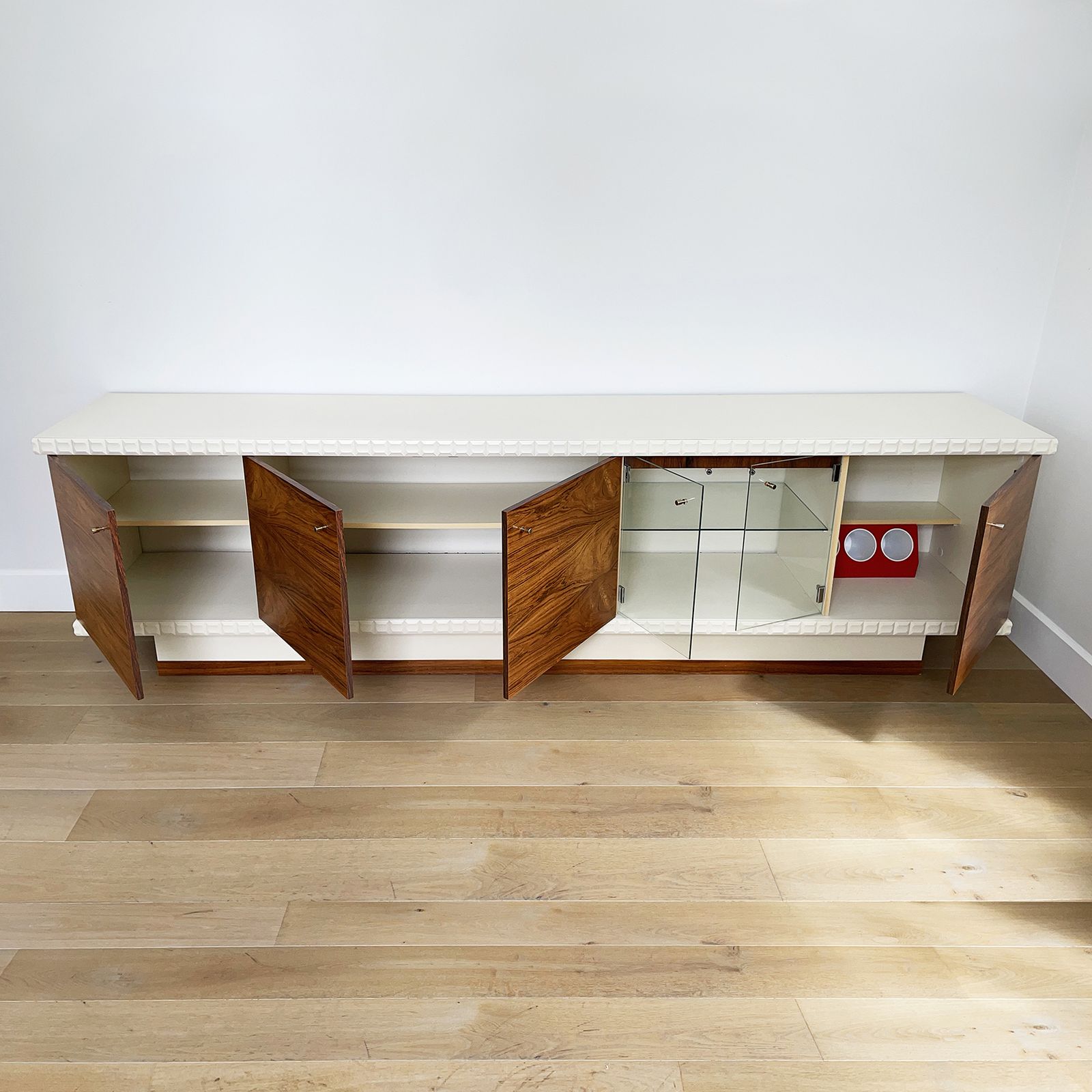 photo vinterior 1970s Rosewood And Laminate White East German Sideboard Midcentury Drinks Glass Vintage