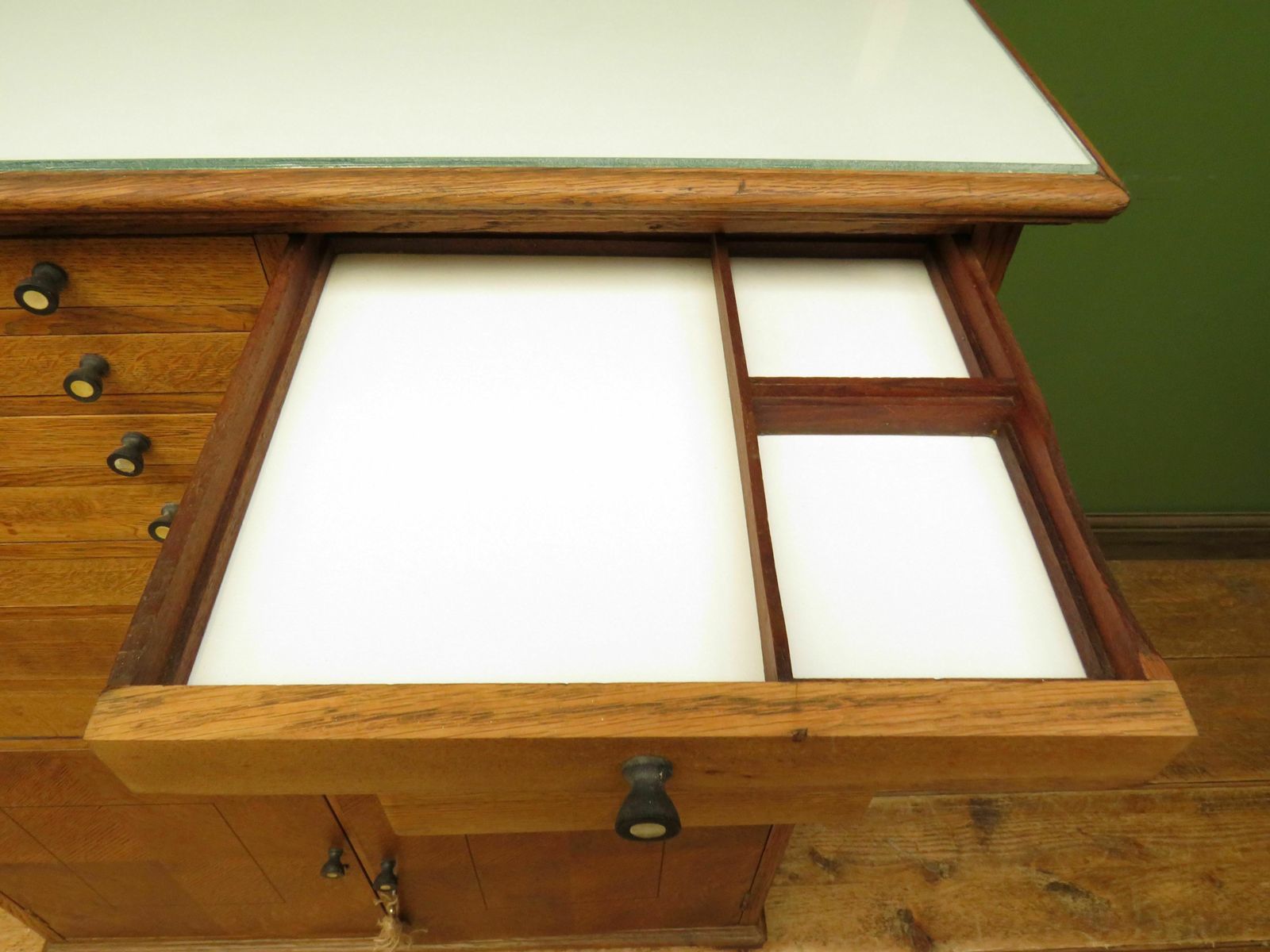photo vintage Antique Collectors Dentists Chest, With Stained Glass, Fully Restored