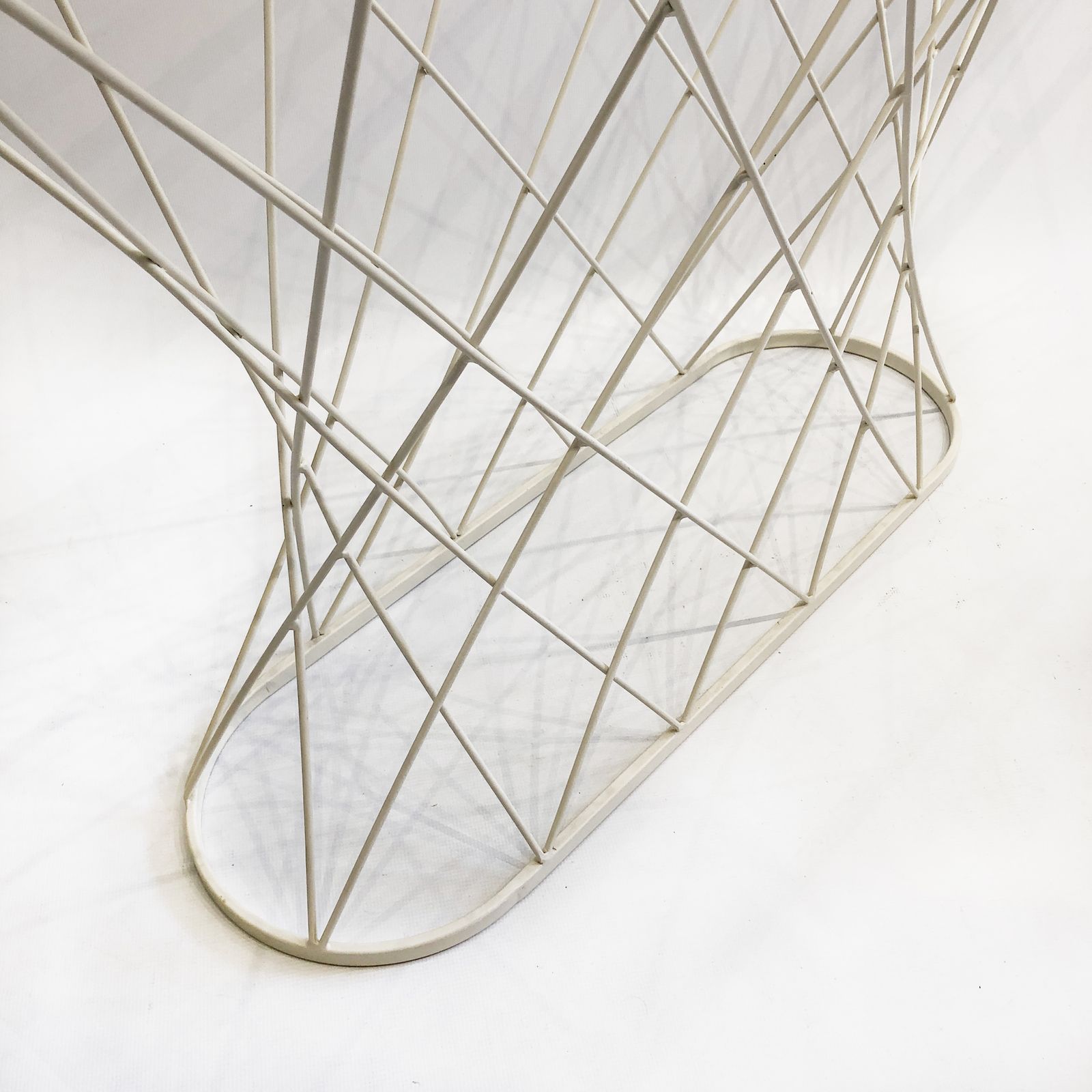 950.0 White Twisted Console 1980s Isamu Noguchi Style USA Mid Century Oval photo