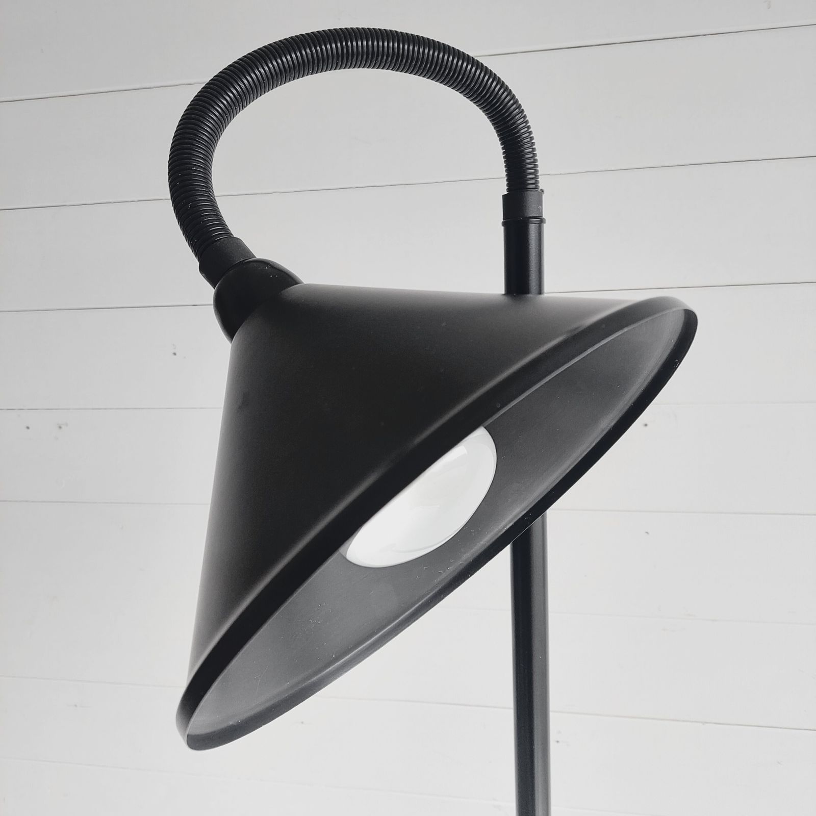 Mid Century Vintage 80s Black Metal Gooseneck Floor Lamp Memphis Adjustable Reading Light photo vinterior