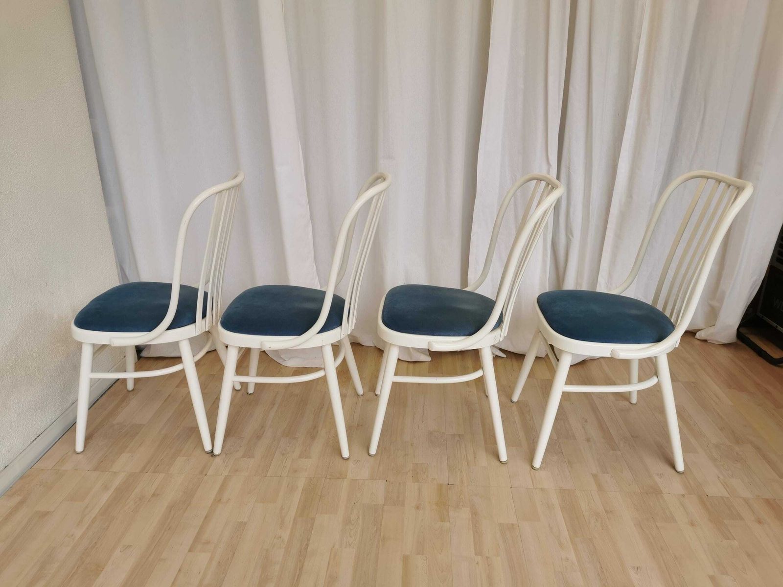 Set Of 4 Vintage Bentwood Dining Chairs / 1980s Yugoslavia / Made In Ligna Style White Wooden Mid Century Dine Chairs With Blue Fabric Seat photo vinterior