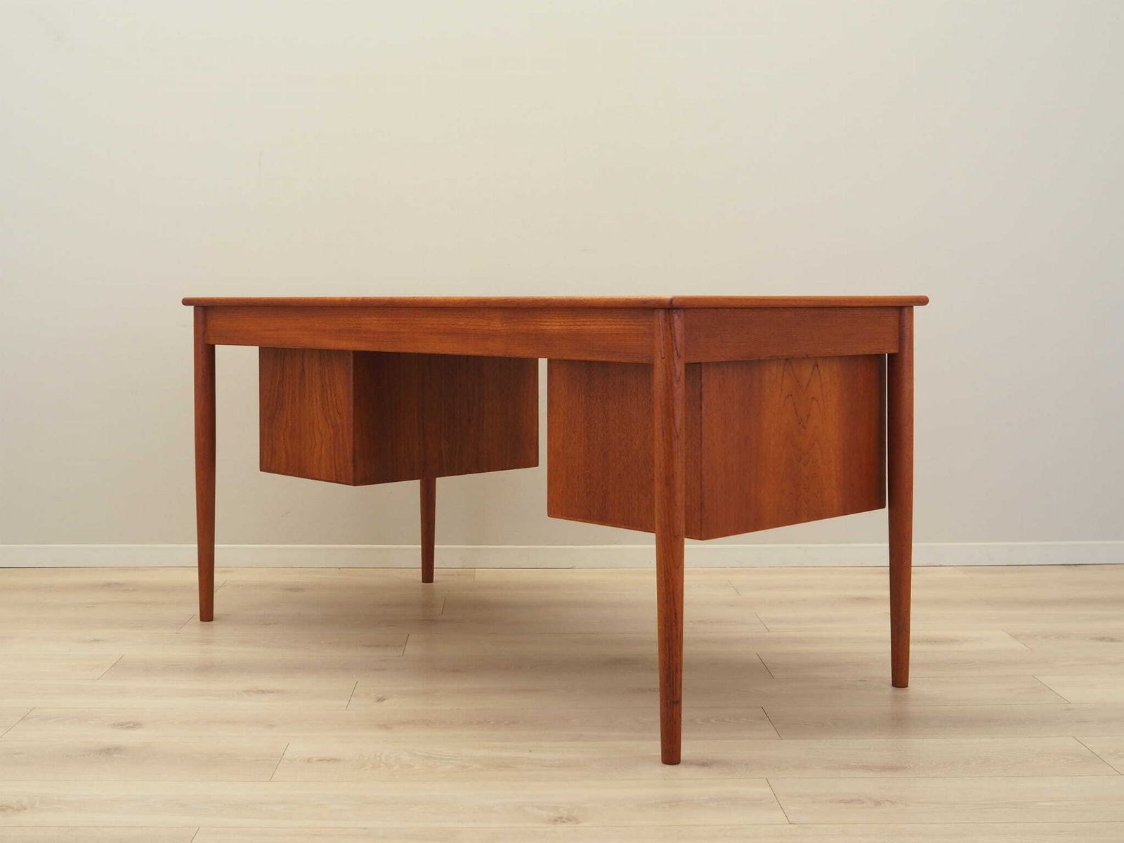 photo vintage Teakhouten Bureau, Deens Design, Ca. Jaren 1960, Ontwerper: Børge Mogensen, Fabrikant: Søborg Møbler