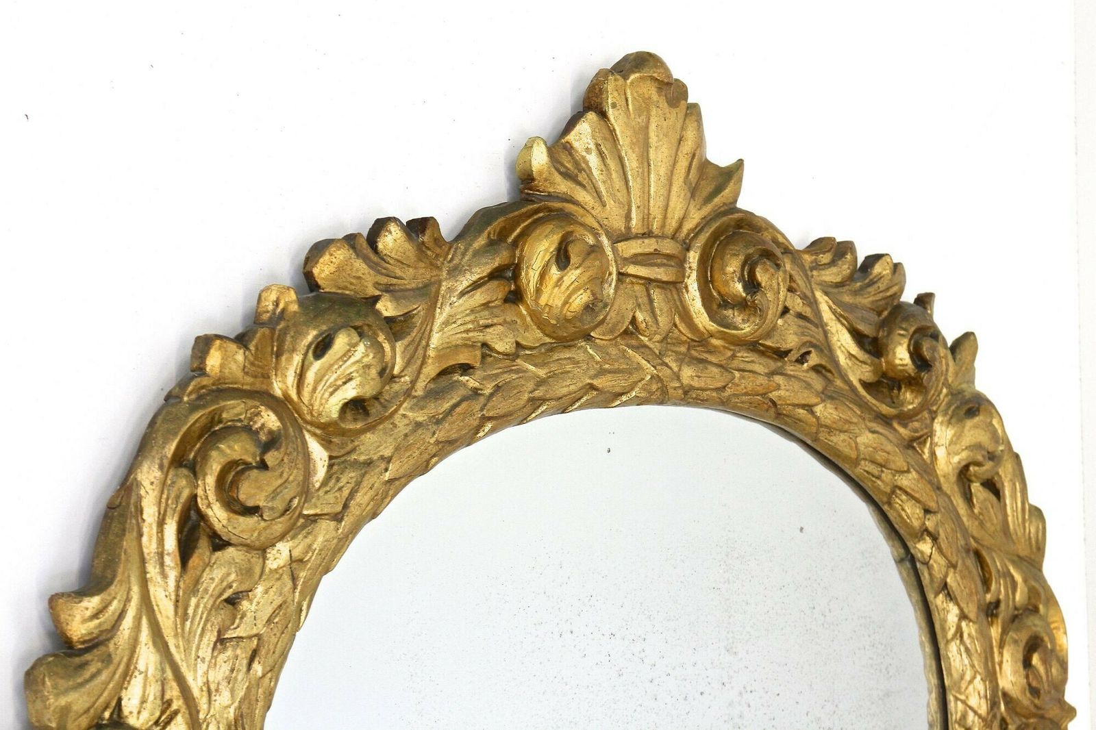photo vintage 19th Century Oval Gilt Florentine Mirror, Original , At Ca. 1810