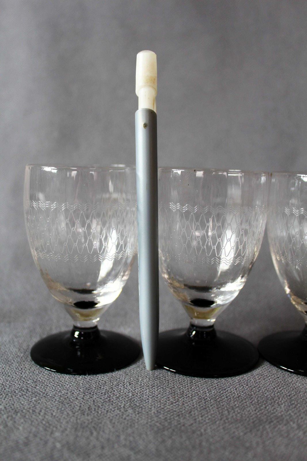 7 Art Deco Glazen Op Voet, Kleine Glazen, 100 Ml, Gegraveerd Glas, Zwarte Glazen Voet, Wijnglazen, Barware photo vinterior