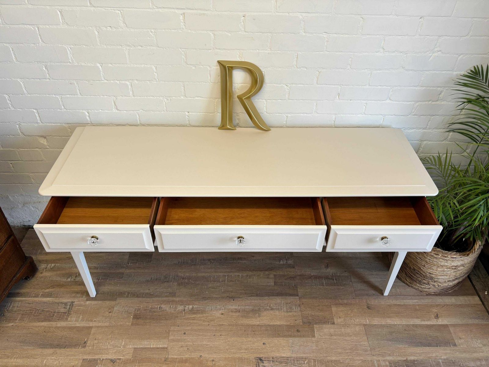 Stag Minstrel Dressing Table Painted Beige photo vinterior