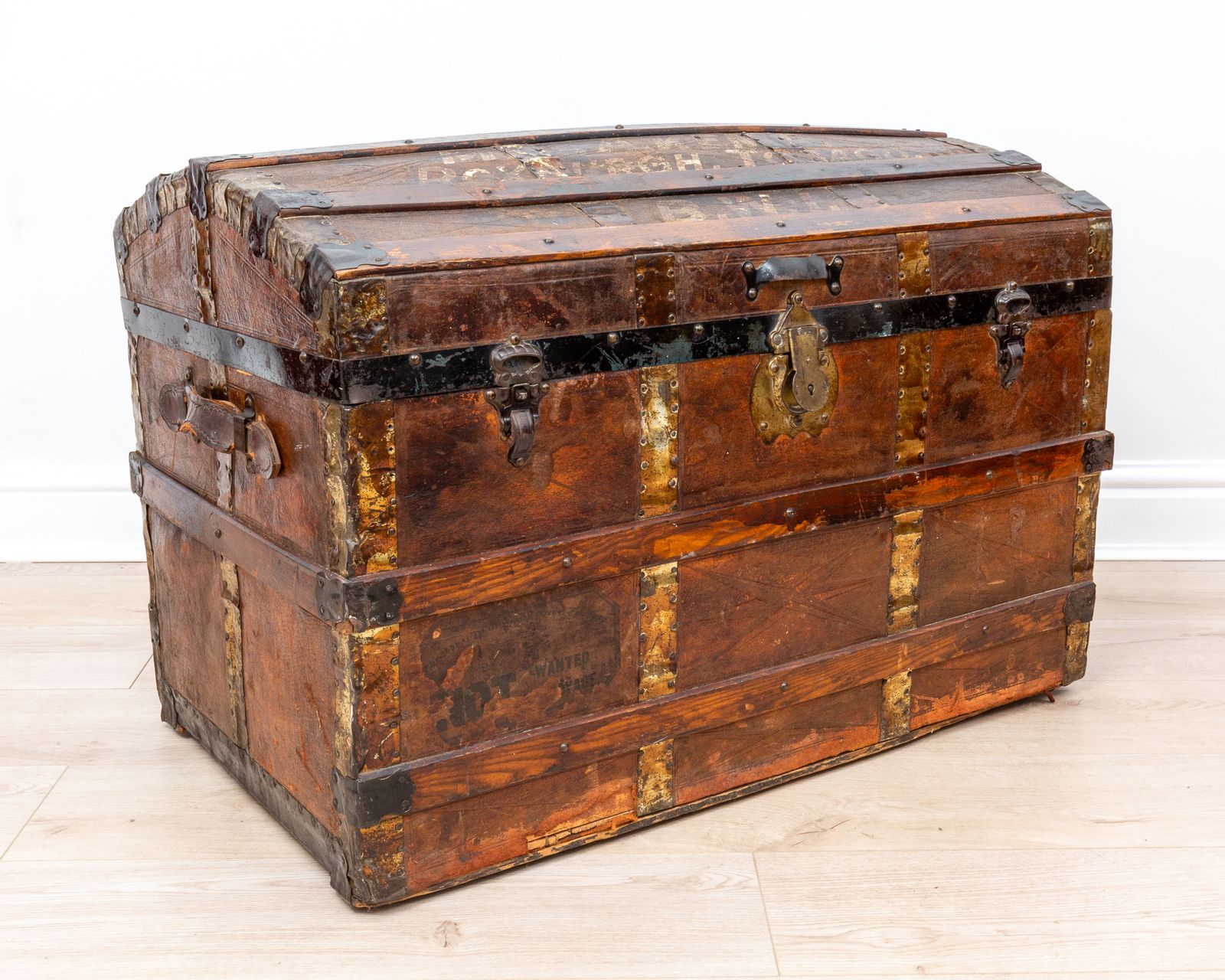 Victorian Leather Steamer Trunk Antiqu.E Domed Travelling Blanket Chest Travel Branded photo 850.0