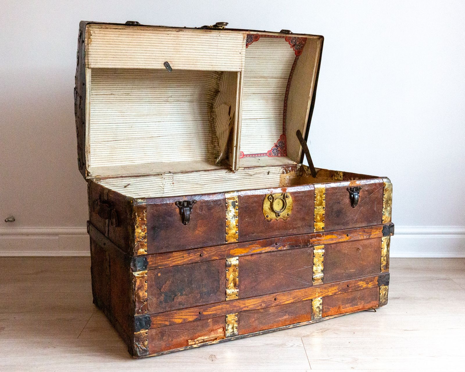Victorian Leather Steamer Trunk Antiqu.E Domed Travelling Blanket Chest Travel Branded photo for sale