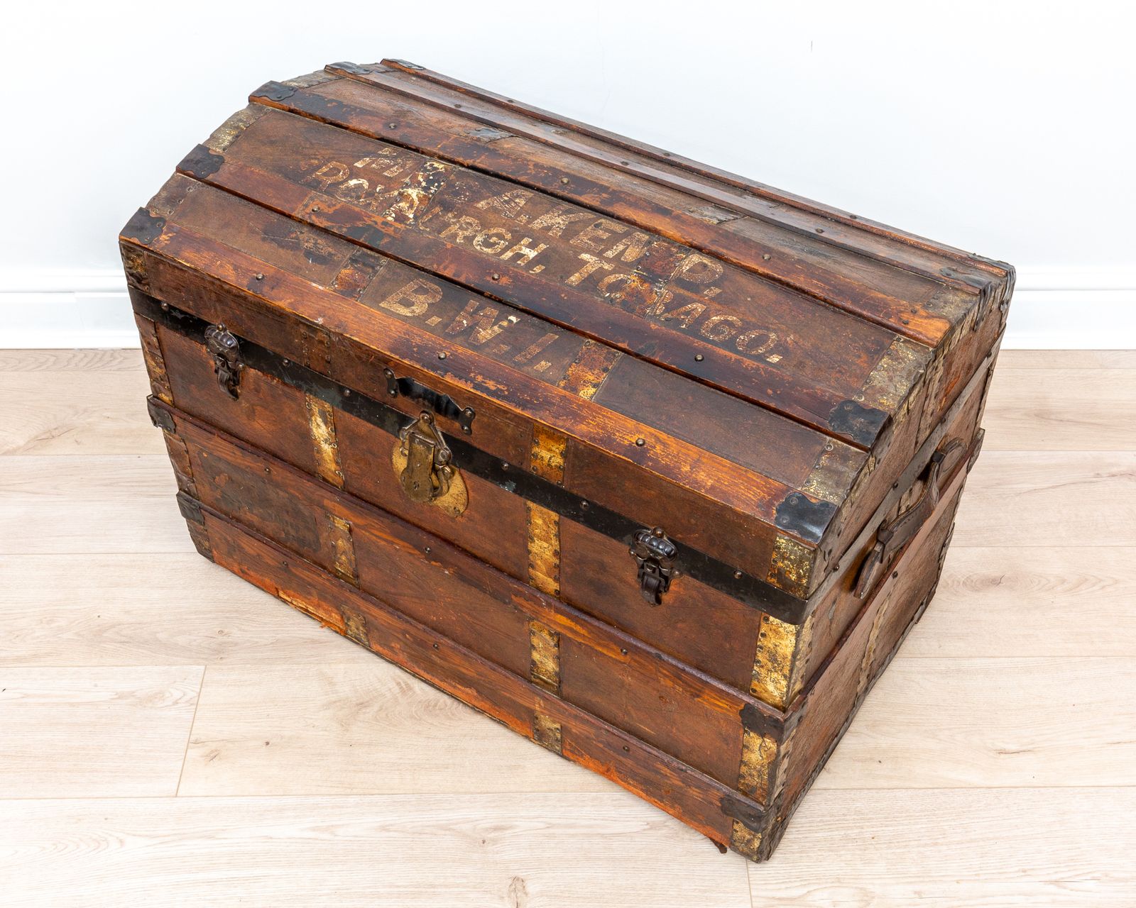 Victorian Leather Steamer Trunk Antiqu.E Domed Travelling Blanket Chest Travel Branded photo Furniture