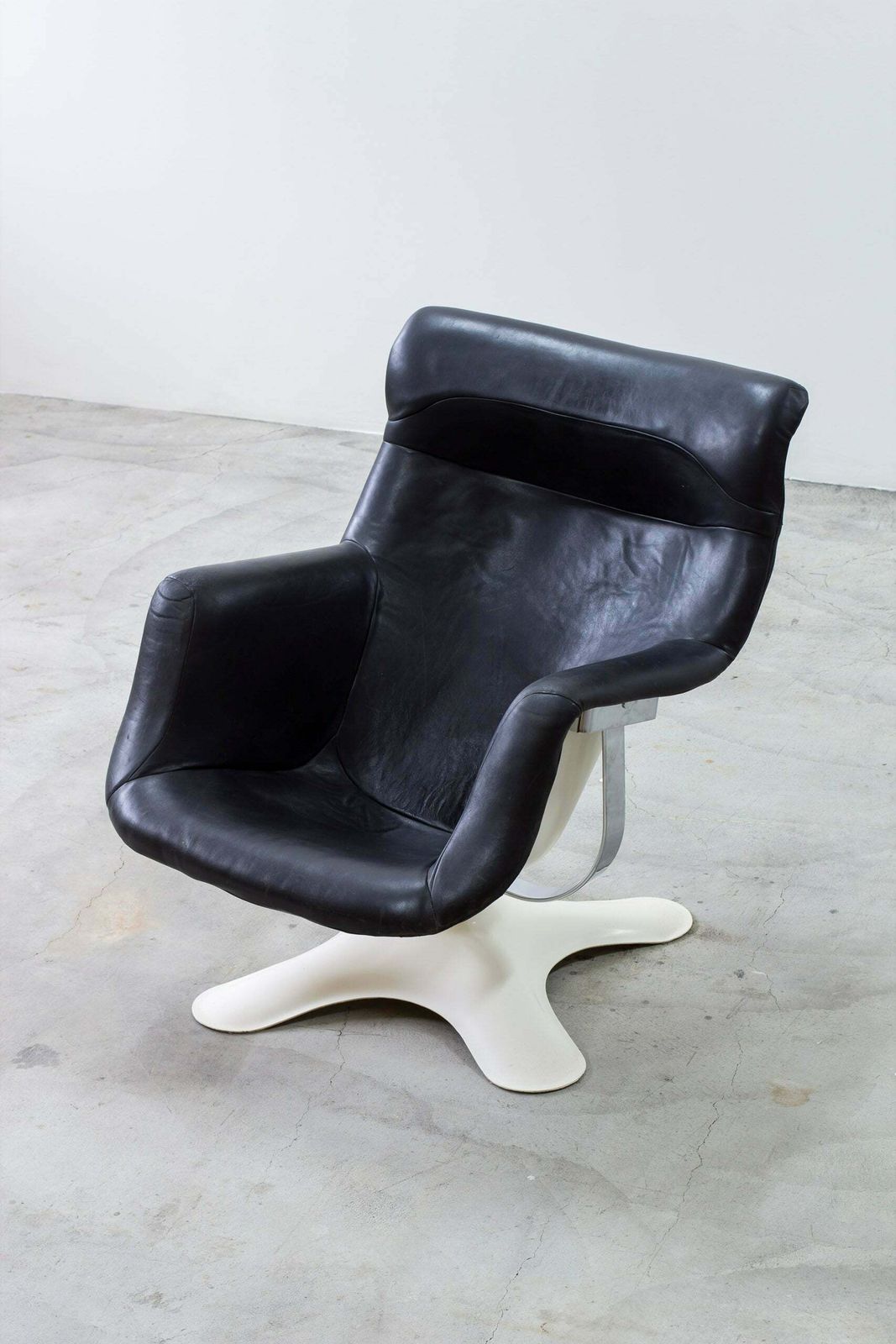 "Karuselli" Lounge Chair And Foot Stool By Yrjö Kukkapuro photo buy