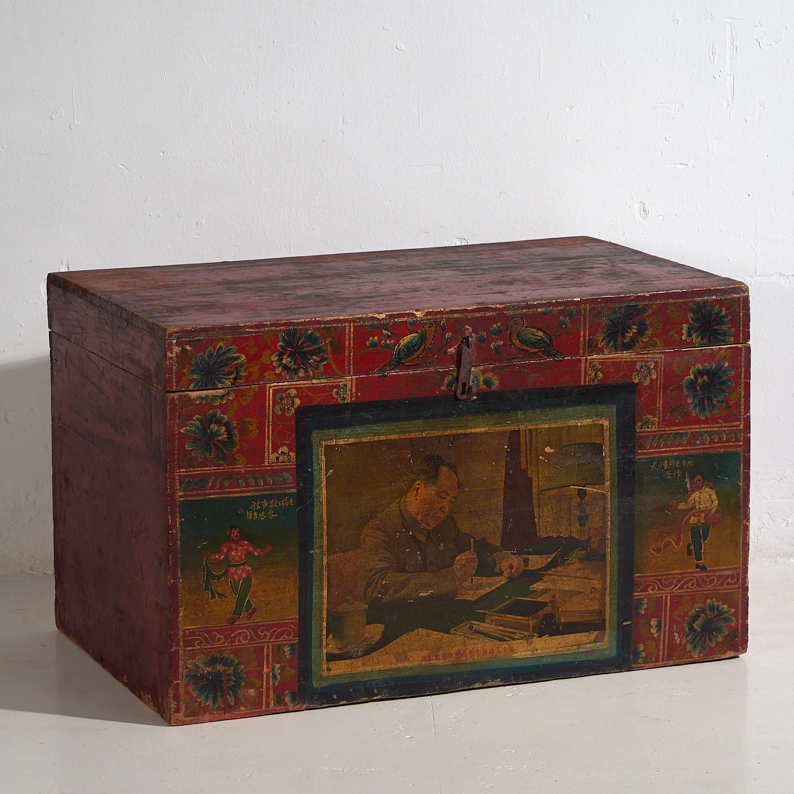 photo vinterior Antique Chinese Storage Trunk With Chairman Mao Painting (C.1900) #6