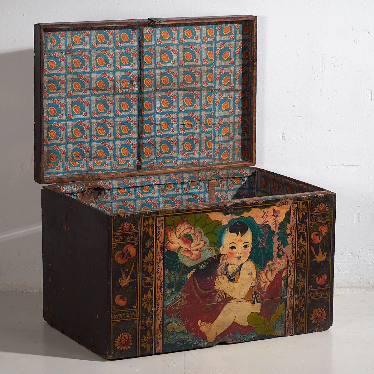 Dark Antique Oriental Trunk (C.1900) #4 photo vinterior