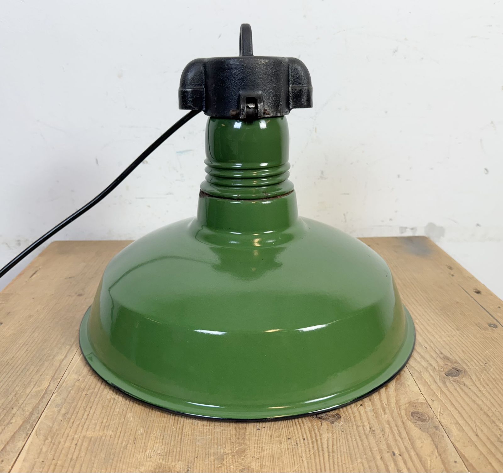 photo vintage Industrial Green Enamel Factory Pendant Lamp, 1960s