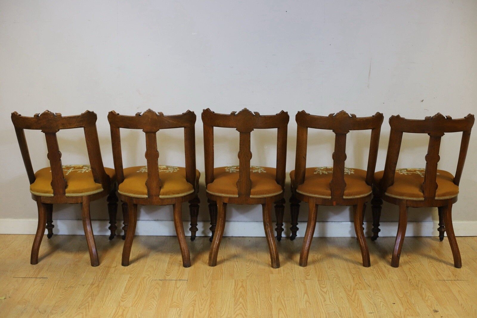Stunning Set Of Fourteen Victorian Pollard Oak Dinning Chairs photo vinterior