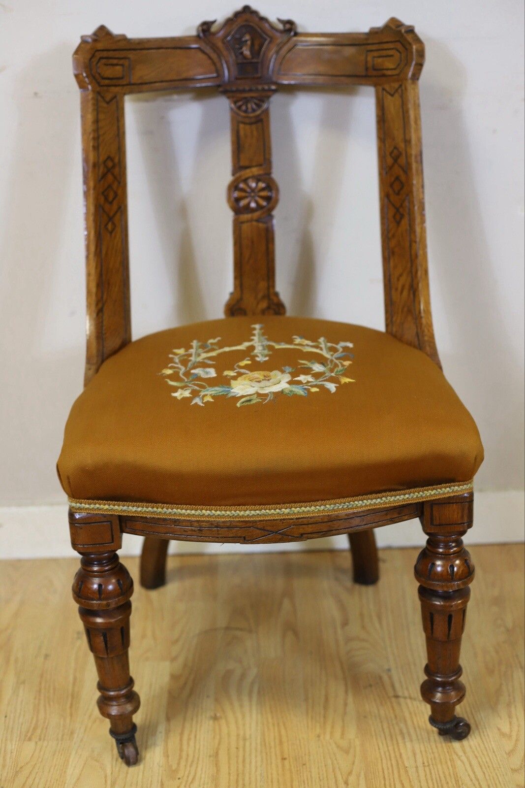 photo vinterior Stunning Set Of Fourteen Victorian Pollard Oak Dinning Chairs
