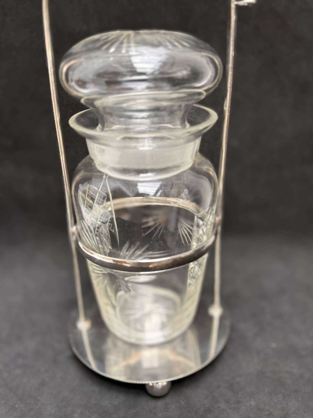 Augurkenvaas Geslepen Kristal Verzilverd Engels Ca. Jaren 1890–1900 Tafelkruik Augurkenvaas Glas Op Standaard photo furniture