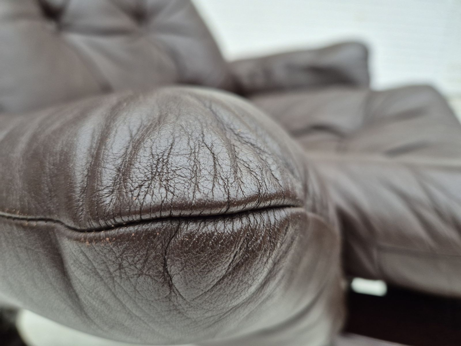 photo vinterior Ca. Jaren 1970, Scandinavisch Design, Loungestoel, Goede Staat, Leer, Gebogen Hout.