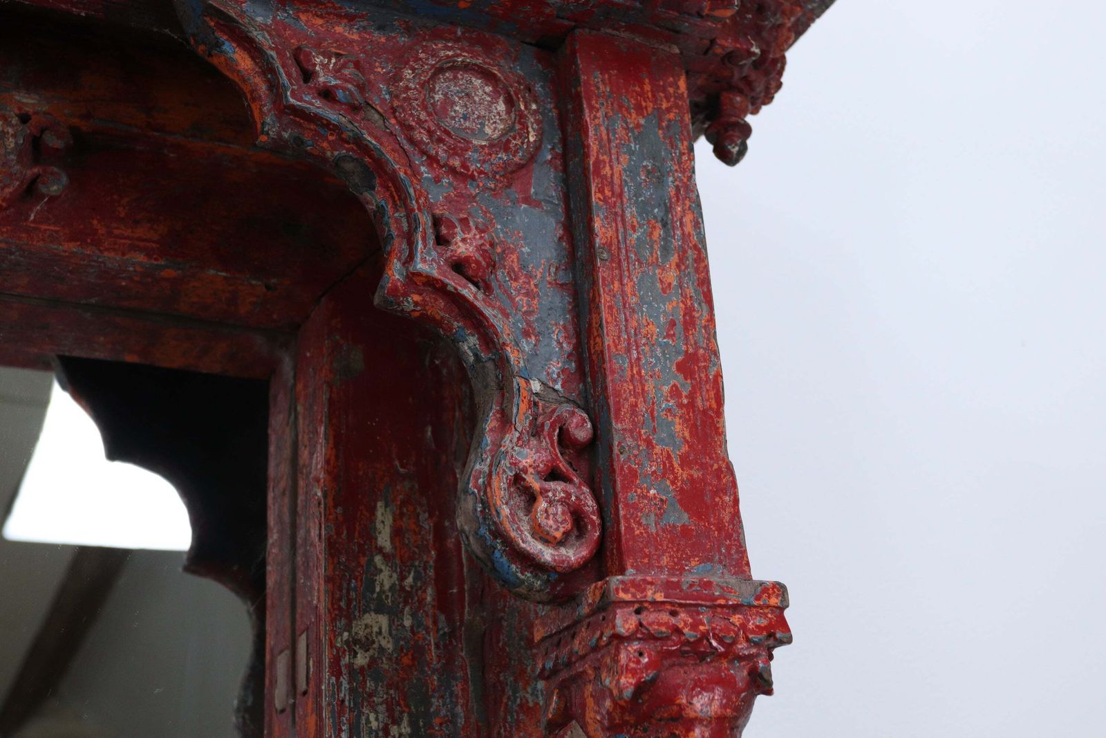 Early 19th Century Polychromed Indian Hand Carved Mirrored Shrine (2) photo vinterior