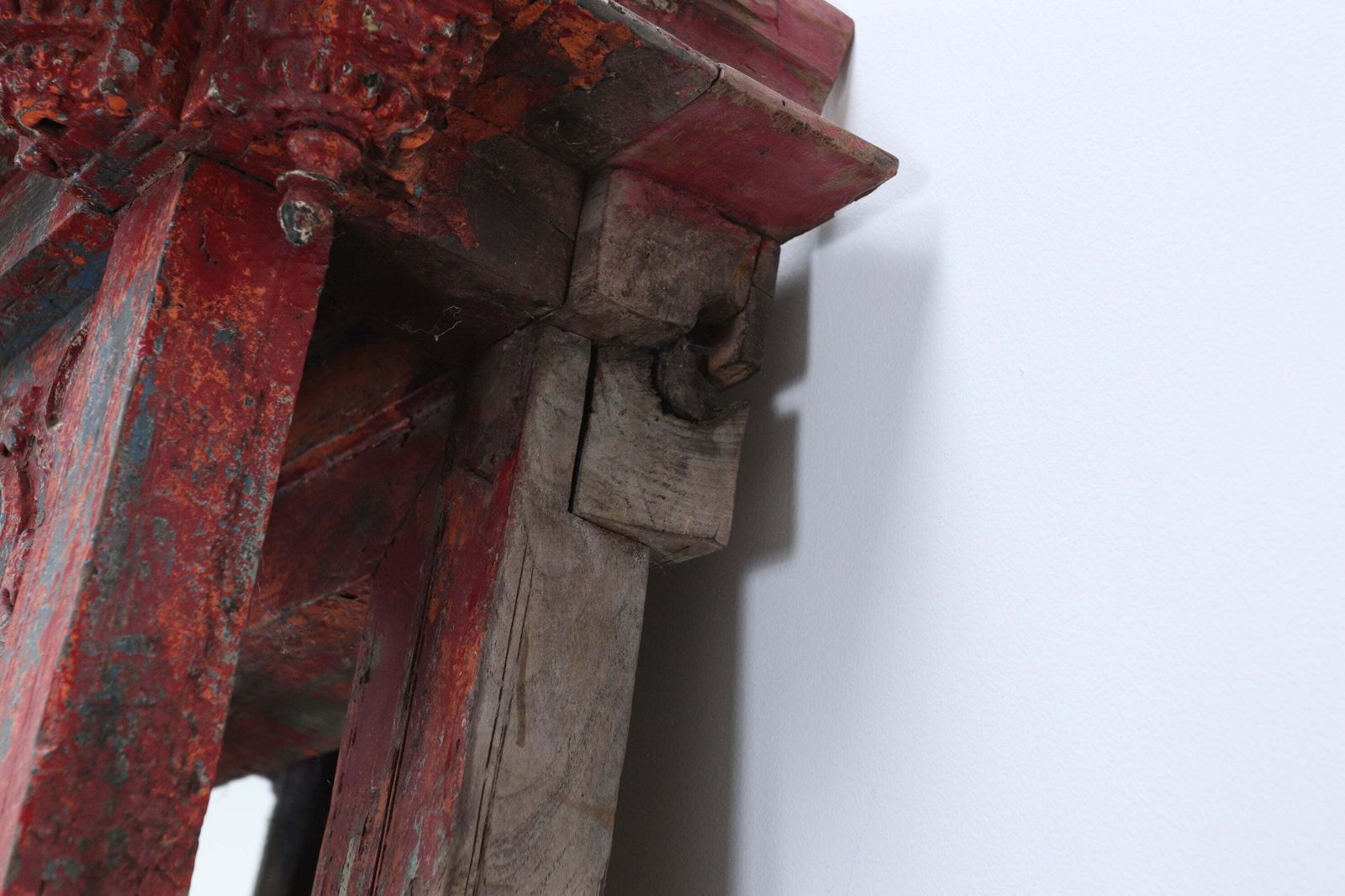 photo vinterior Early 19th Century Polychromed Indian Hand Carved Mirrored Shrine (2)