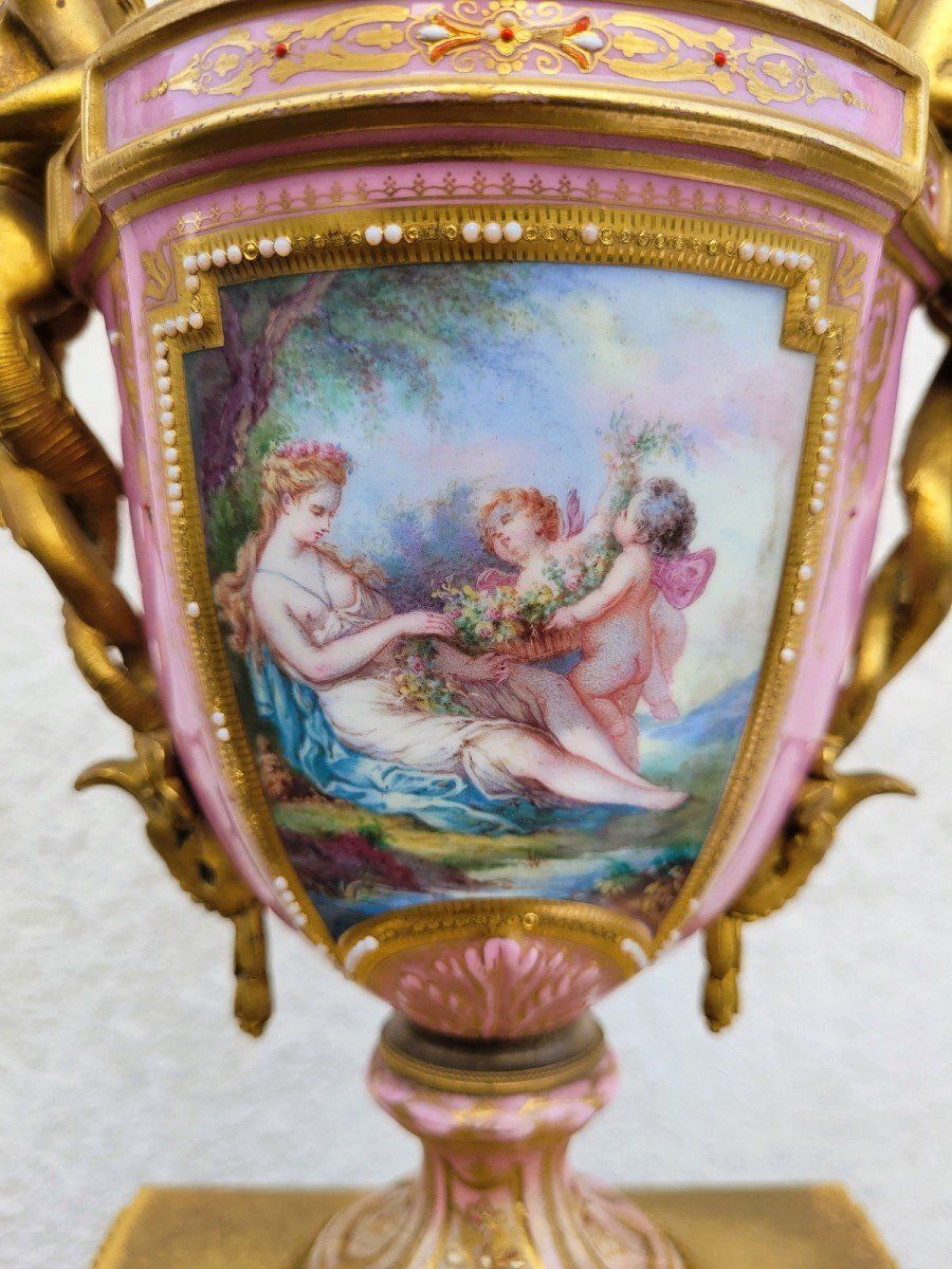 Porcelain And Gilt Bronze Clock, Napoleon III, 19th Century photo vinterior